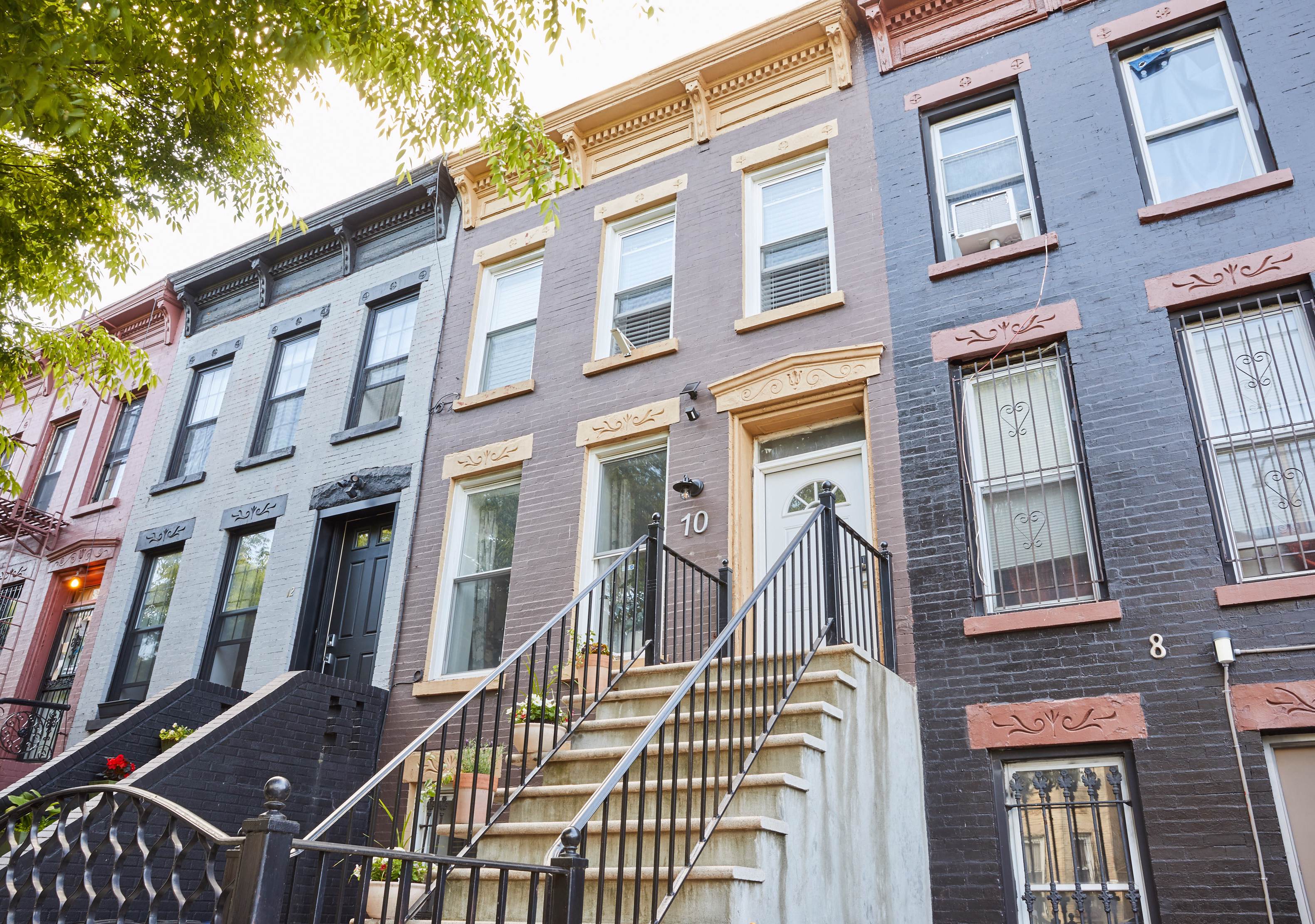 System.Collections.Generic.List`1[BluePillow.Application.SearchEngine.Dto.PhotoDto]?.ElementAt(1)?.Caption