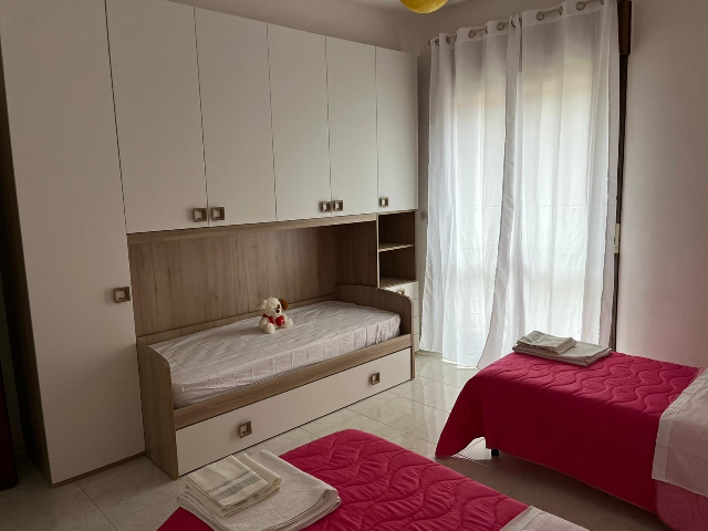 System.Collections.Generic.List`1[BluePillow.Application.SearchEngine.Dto.PhotoDto]?.ElementAt(1)?.Caption