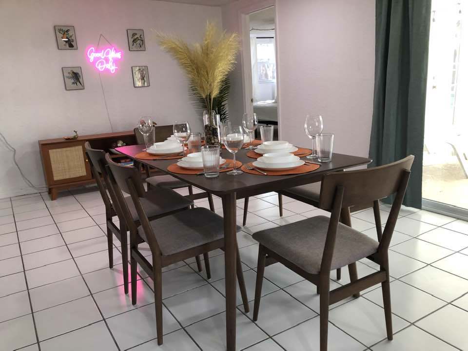 System.Collections.Generic.List`1[BluePillow.Application.SearchEngine.Dto.PhotoDto]?.ElementAt(2)?.Caption