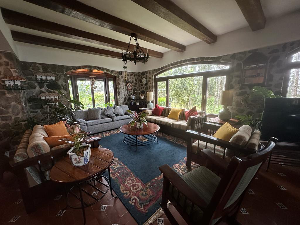 System.Collections.Generic.List`1[BluePillow.Application.SearchEngine.Dto.PhotoDto]?.ElementAt(3)?.Caption