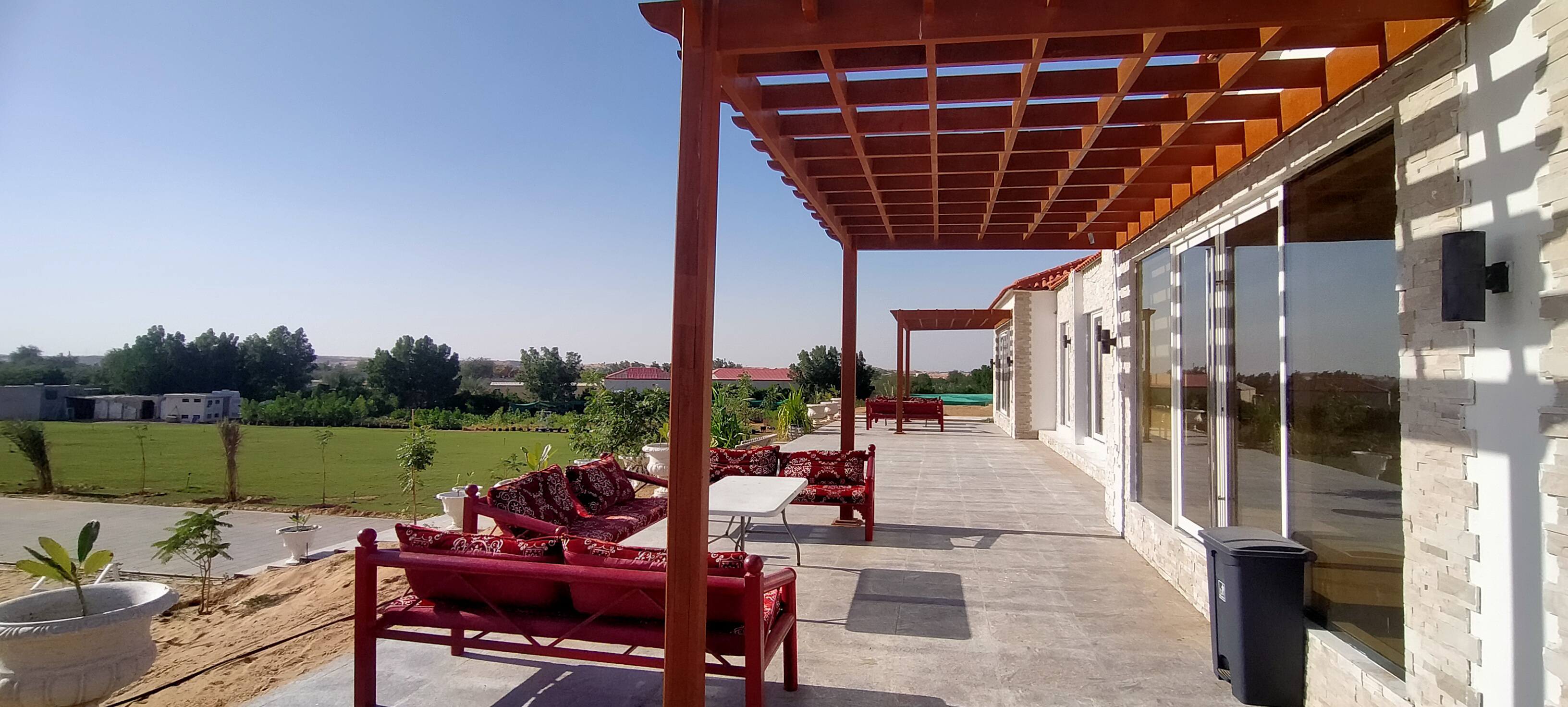 System.Collections.Generic.List`1[BluePillow.Application.SearchEngine.Dto.PhotoDto]?.ElementAt(0)?.Caption