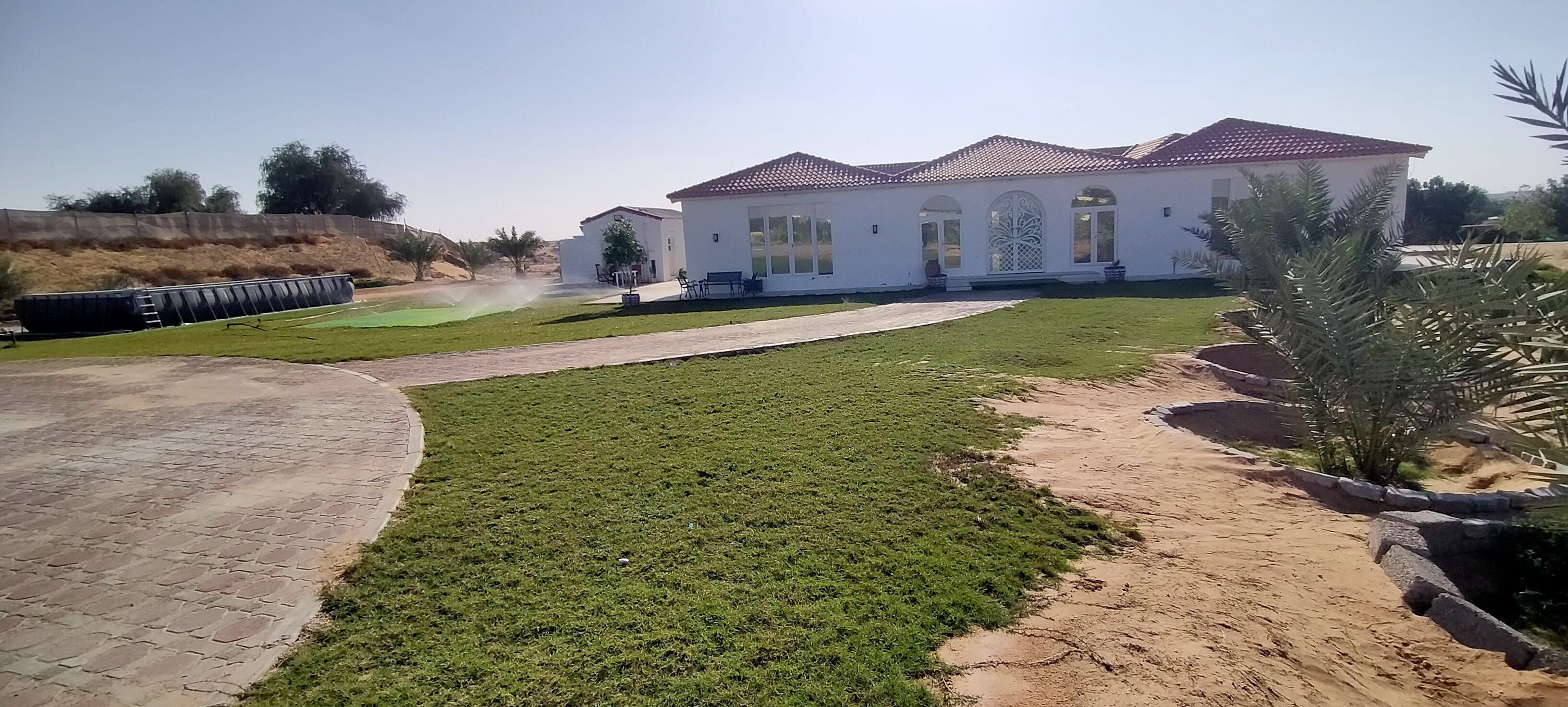 System.Collections.Generic.List`1[BluePillow.Application.SearchEngine.Dto.PhotoDto]?.ElementAt(3)?.Caption