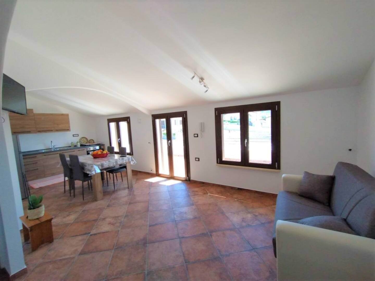 System.Collections.Generic.List`1[BluePillow.Application.SearchEngine.Dto.PhotoDto]?.ElementAt(1)?.Caption