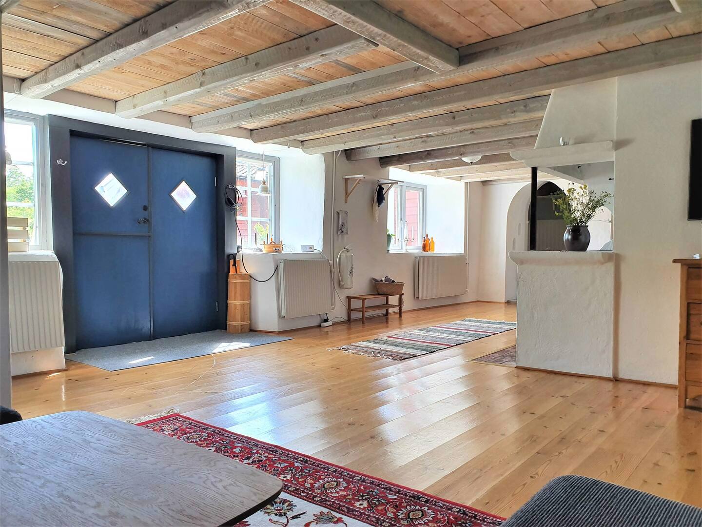 System.Collections.Generic.List`1[BluePillow.Application.SearchEngine.Dto.PhotoDto]?.ElementAt(2)?.Caption