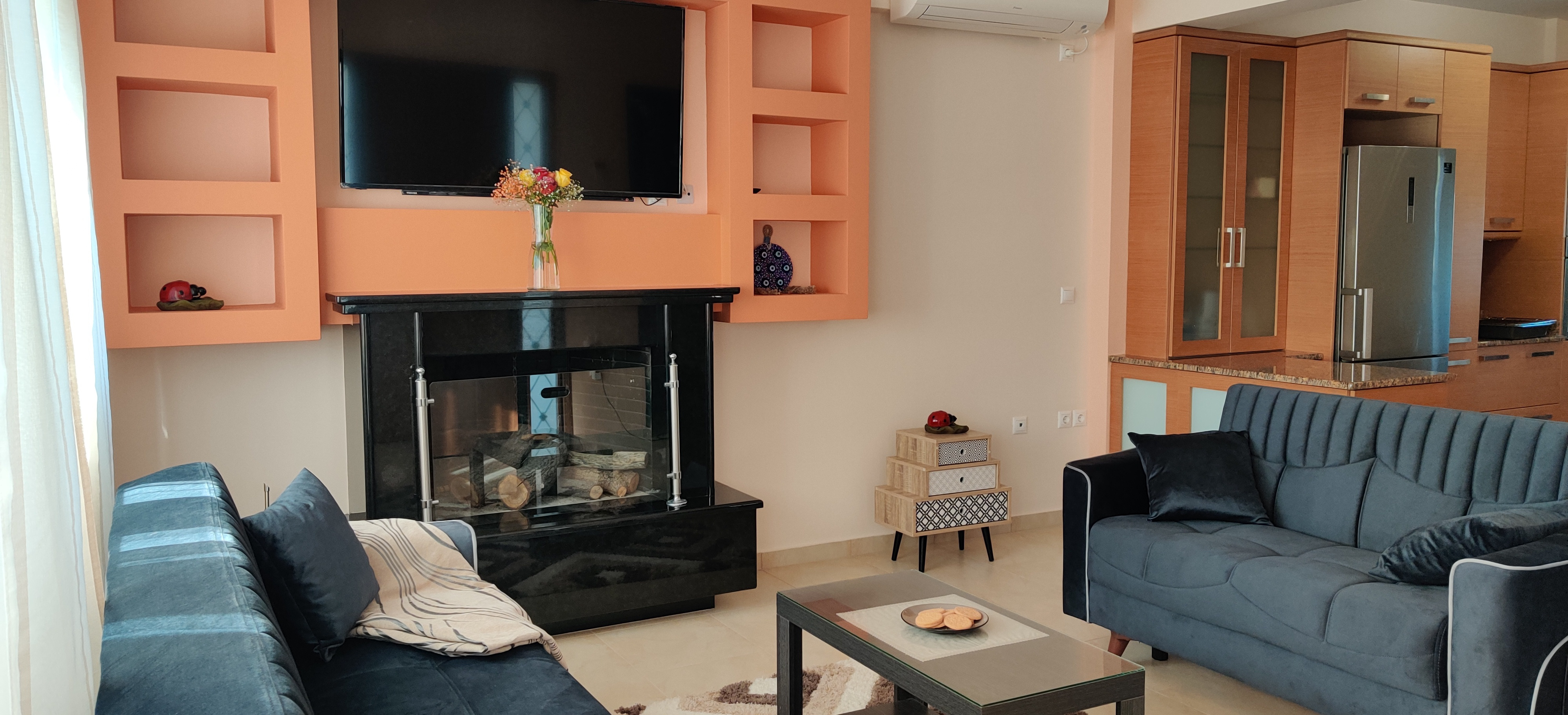 System.Collections.Generic.List`1[BluePillow.Application.SearchEngine.Dto.PhotoDto]?.ElementAt(3)?.Caption