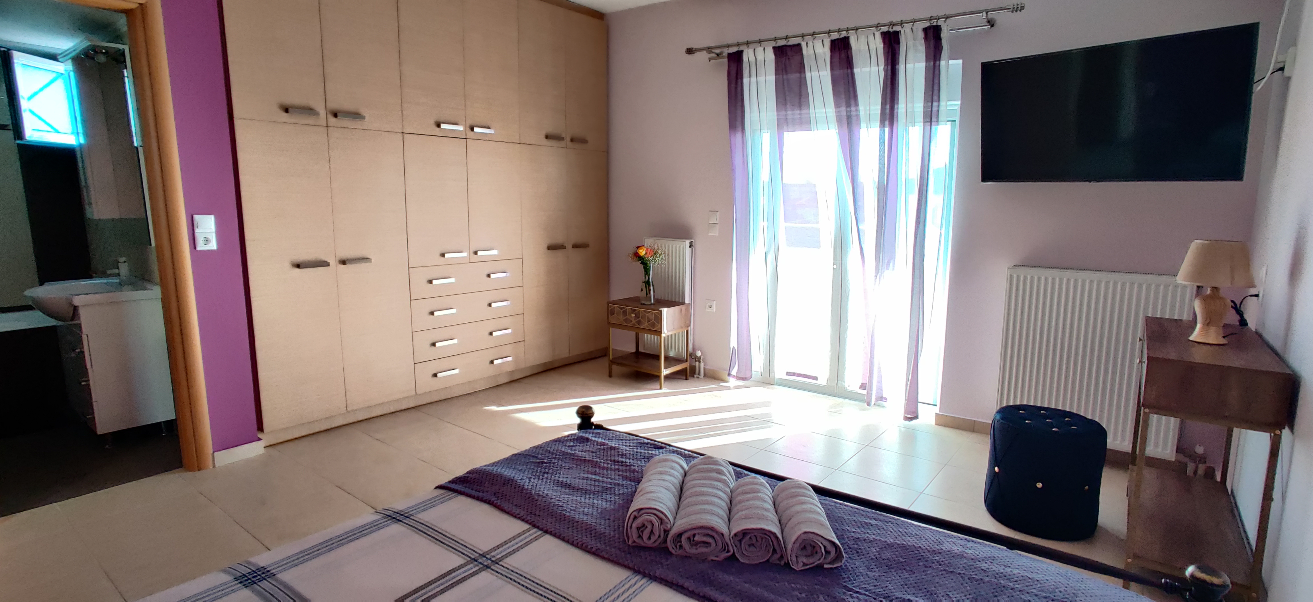 System.Collections.Generic.List`1[BluePillow.Application.SearchEngine.Dto.PhotoDto]?.ElementAt(1)?.Caption