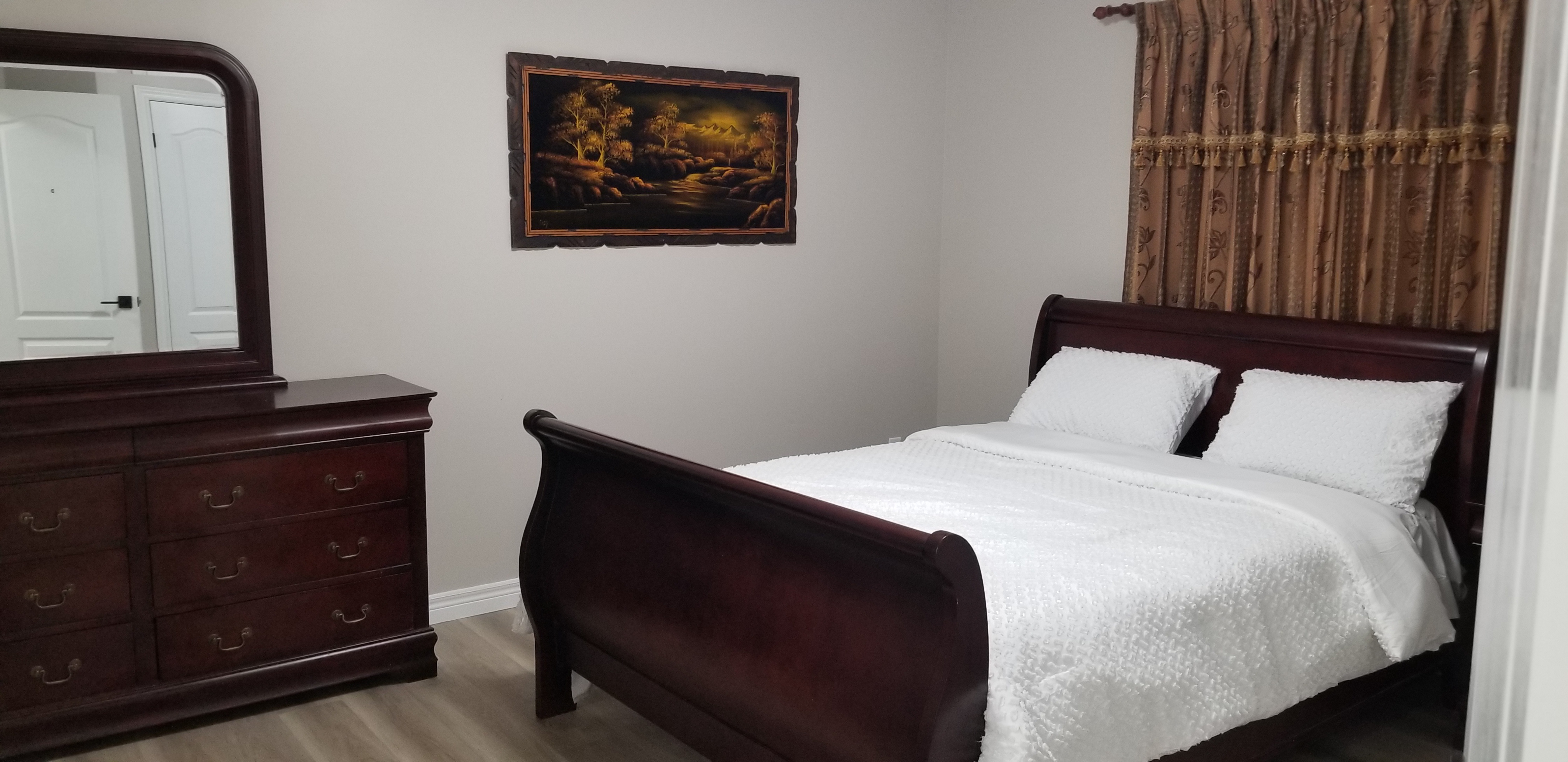 System.Collections.Generic.List`1[BluePillow.Application.SearchEngine.Dto.PhotoDto]?.ElementAt(1)?.Caption