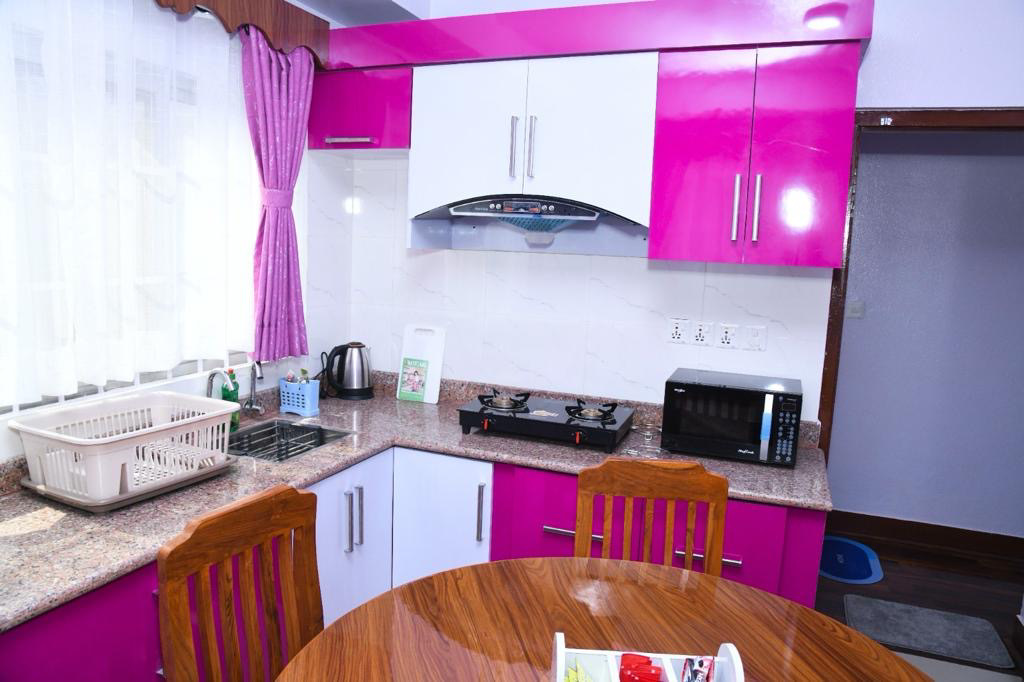 System.Collections.Generic.List`1[BluePillow.Application.SearchEngine.Dto.PhotoDto]?.ElementAt(0)?.Caption