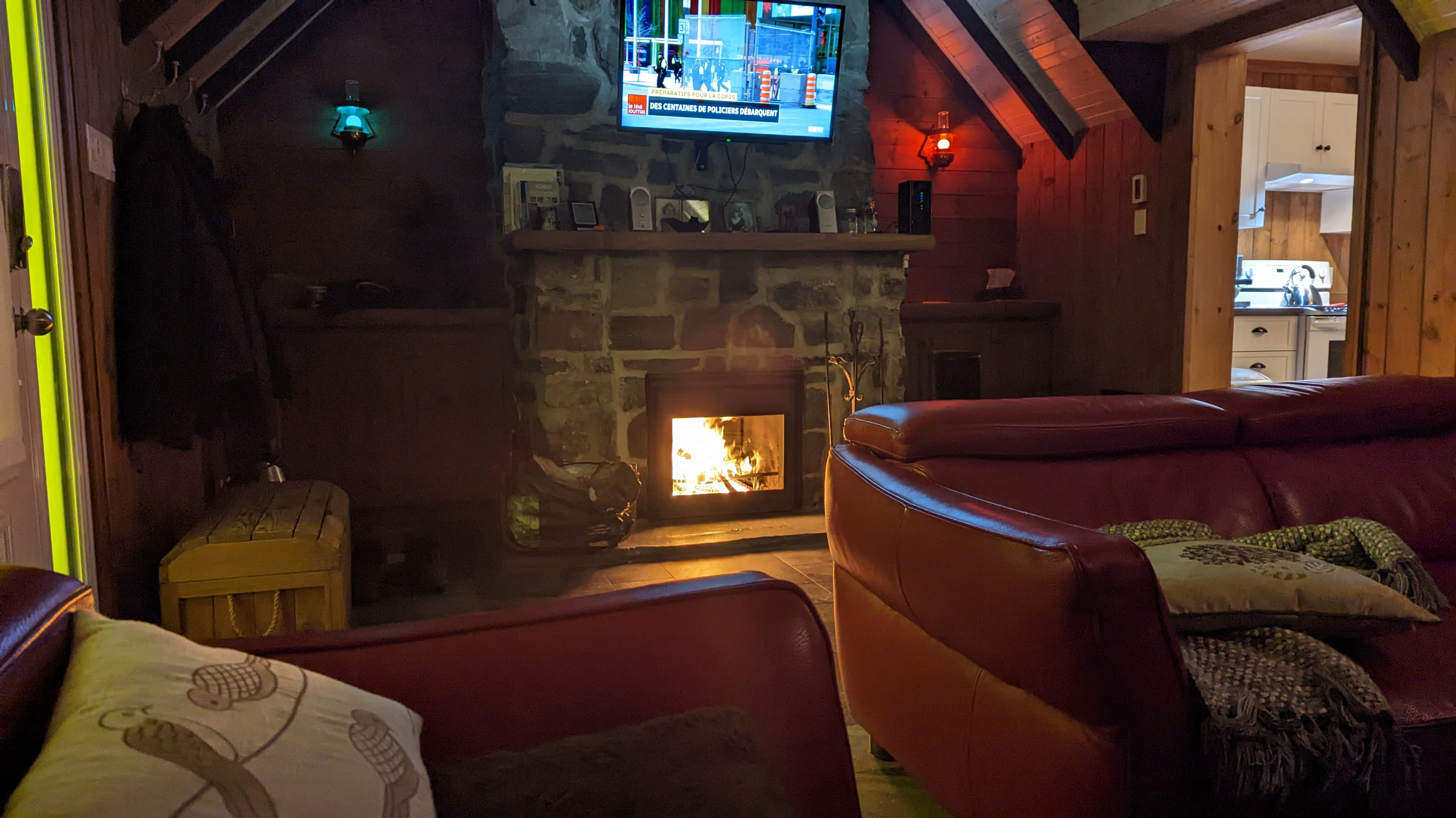 System.Collections.Generic.List`1[BluePillow.Application.SearchEngine.Dto.PhotoDto]?.ElementAt(2)?.Caption