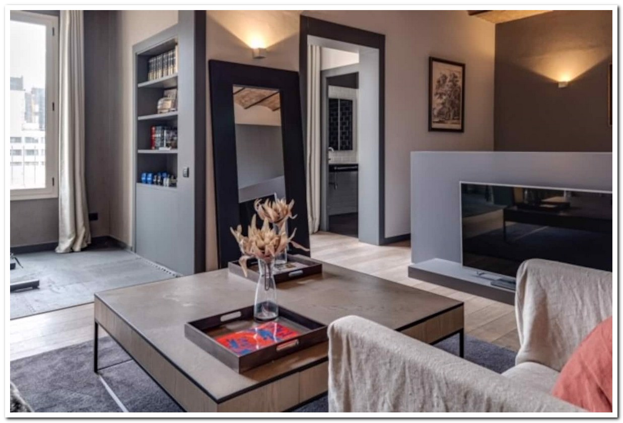 System.Collections.Generic.List`1[BluePillow.Application.SearchEngine.Dto.PhotoDto]?.ElementAt(0)?.Caption