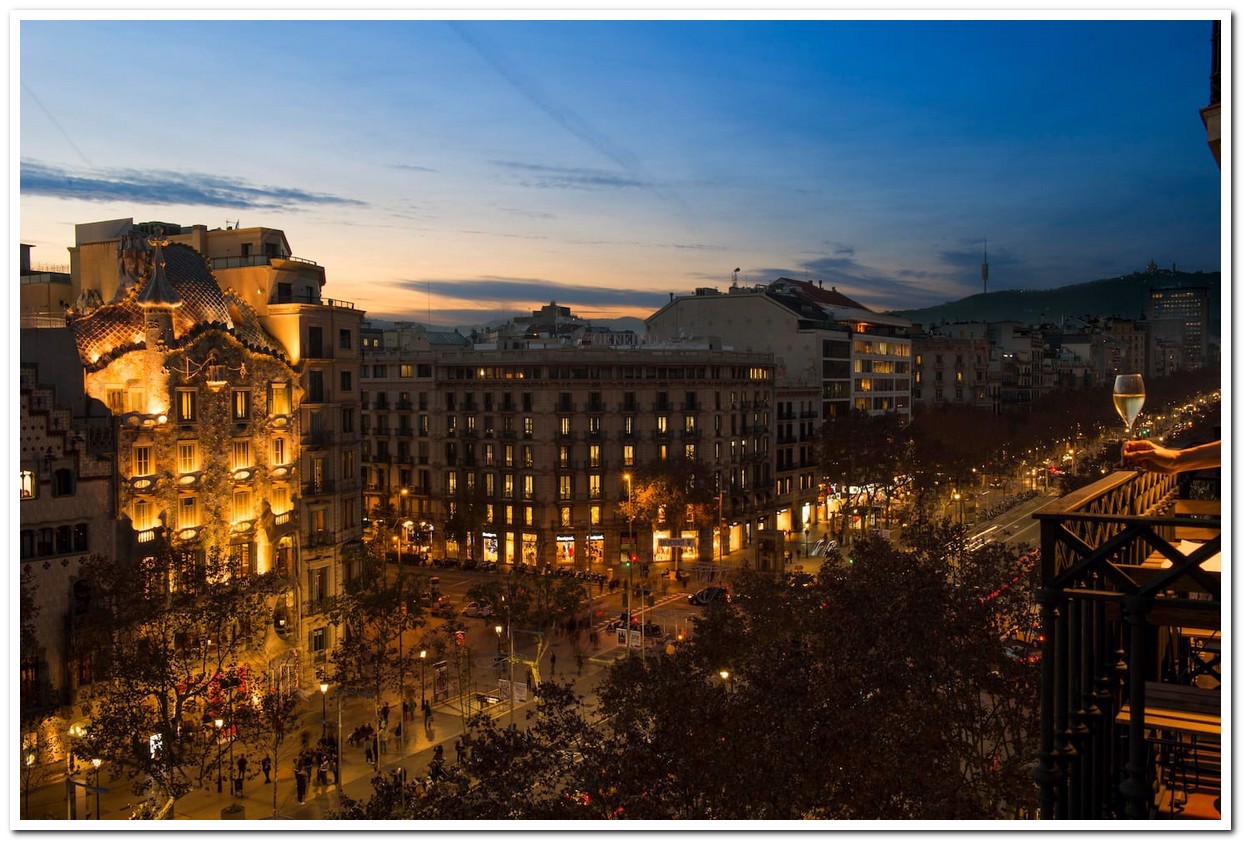 System.Collections.Generic.List`1[BluePillow.Application.SearchEngine.Dto.PhotoDto]?.ElementAt(3)?.Caption