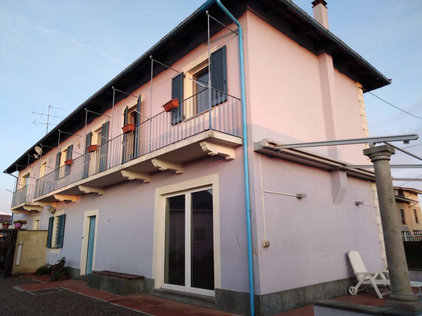 System.Collections.Generic.List`1[BluePillow.Application.SearchEngine.Dto.PhotoDto]?.ElementAt(0)?.Caption