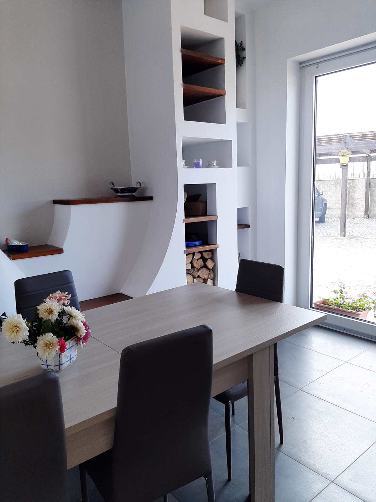 System.Collections.Generic.List`1[BluePillow.Application.SearchEngine.Dto.PhotoDto]?.ElementAt(1)?.Caption