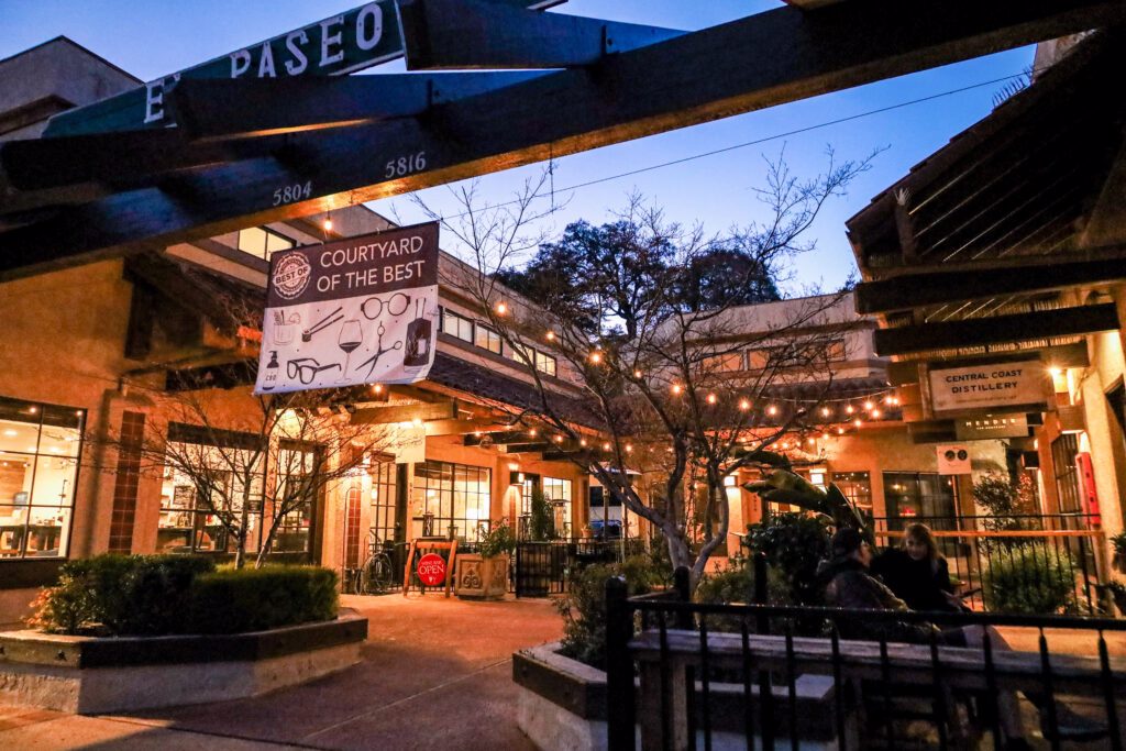 System.Collections.Generic.List`1[BluePillow.Application.SearchEngine.Dto.PhotoDto]?.ElementAt(1)?.Caption