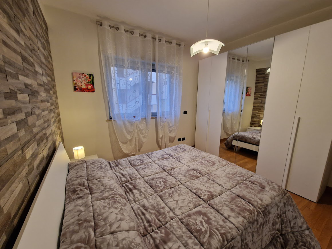 System.Collections.Generic.List`1[BluePillow.Application.SearchEngine.Dto.PhotoDto]?.ElementAt(1)?.Caption