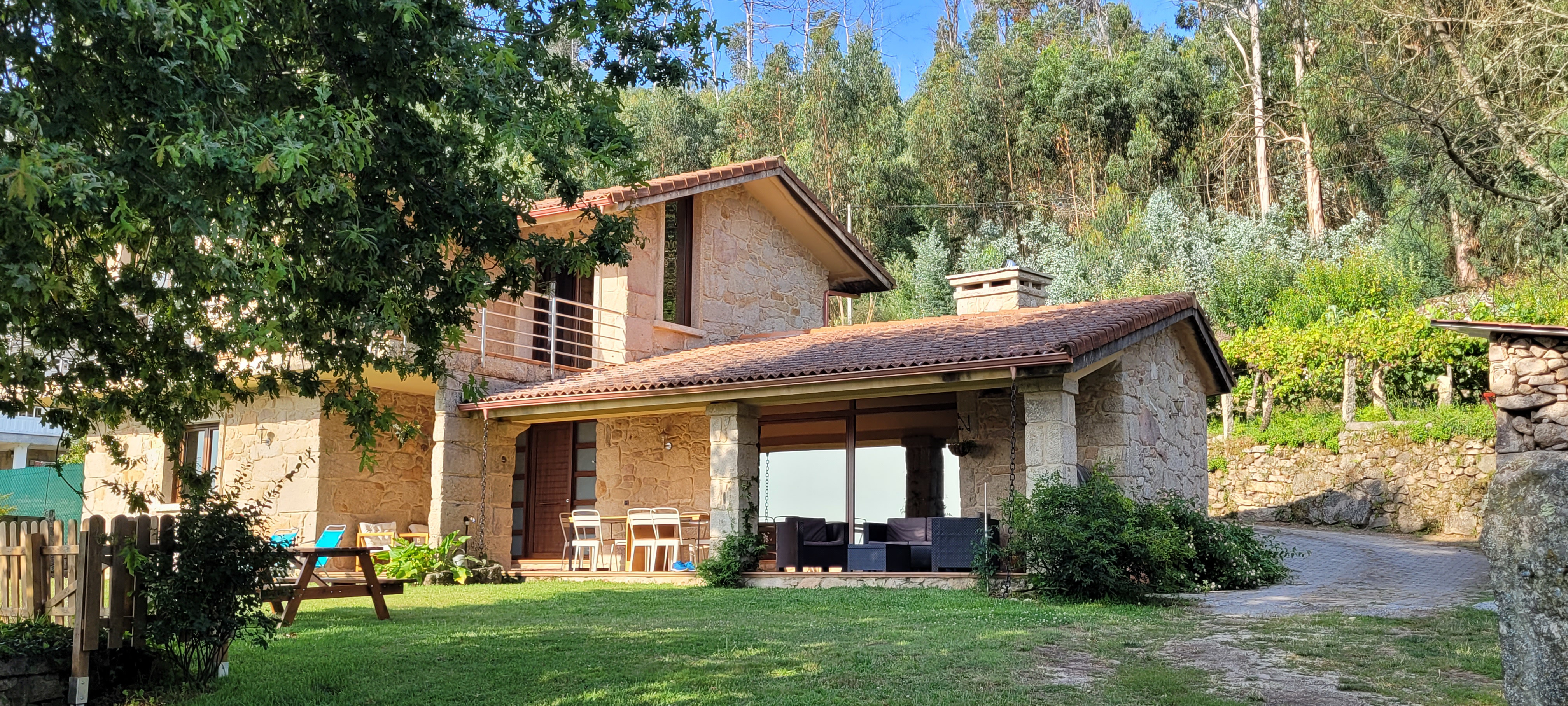 System.Collections.Generic.List`1[BluePillow.Application.SearchEngine.Dto.PhotoDto]?.ElementAt(0)?.Caption