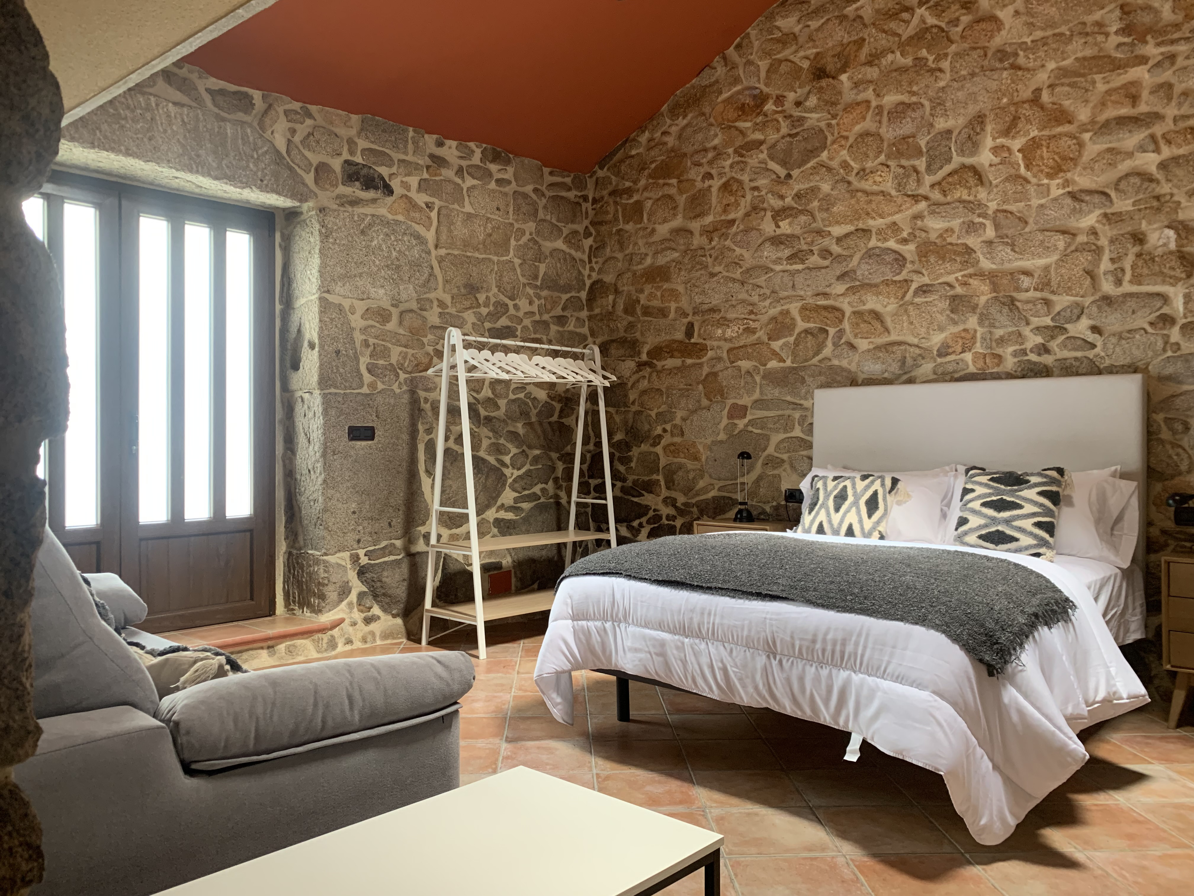 System.Collections.Generic.List`1[BluePillow.Application.SearchEngine.Dto.PhotoDto]?.ElementAt(3)?.Caption