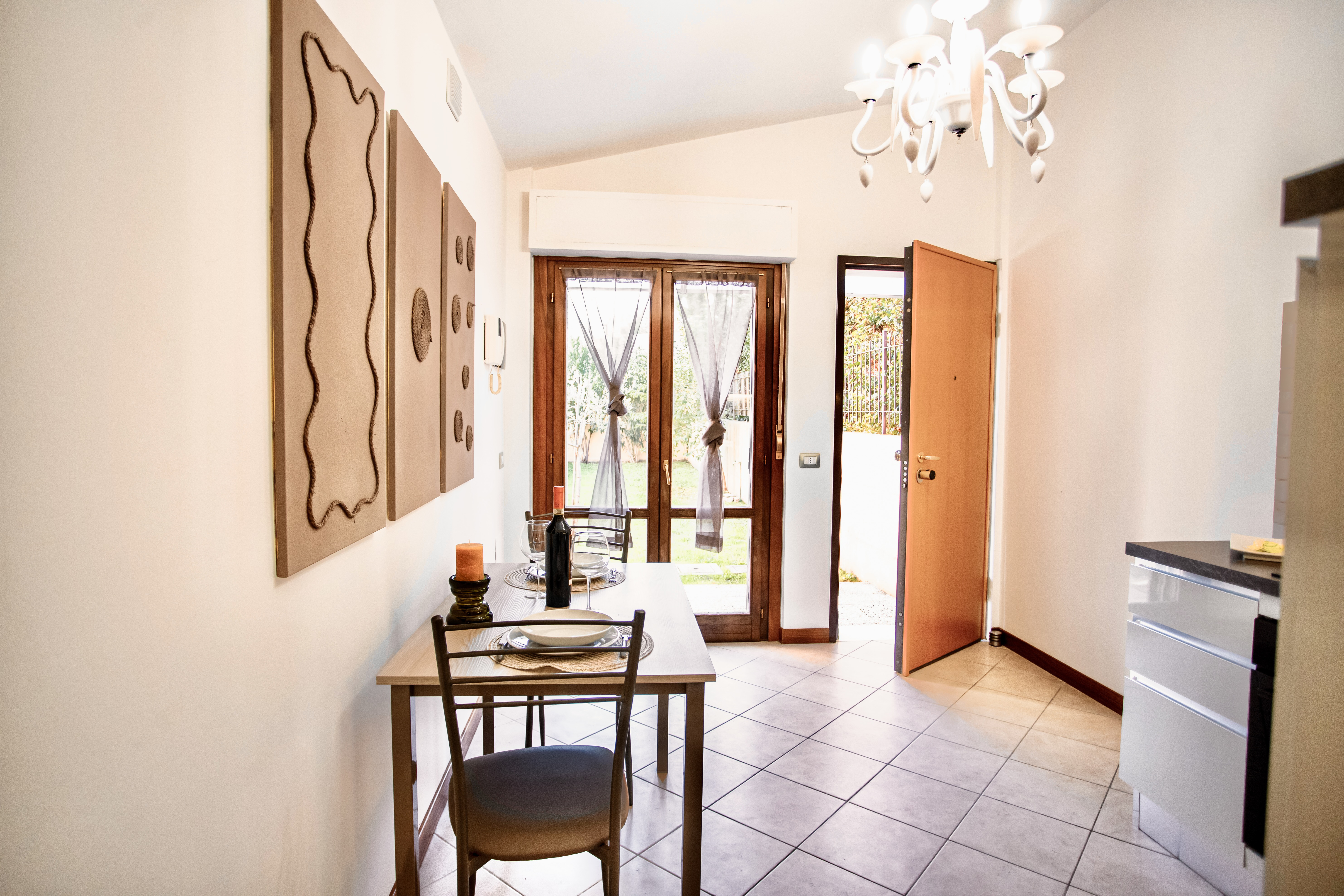 System.Collections.Generic.List`1[BluePillow.Application.SearchEngine.Dto.PhotoDto]?.ElementAt(3)?.Caption