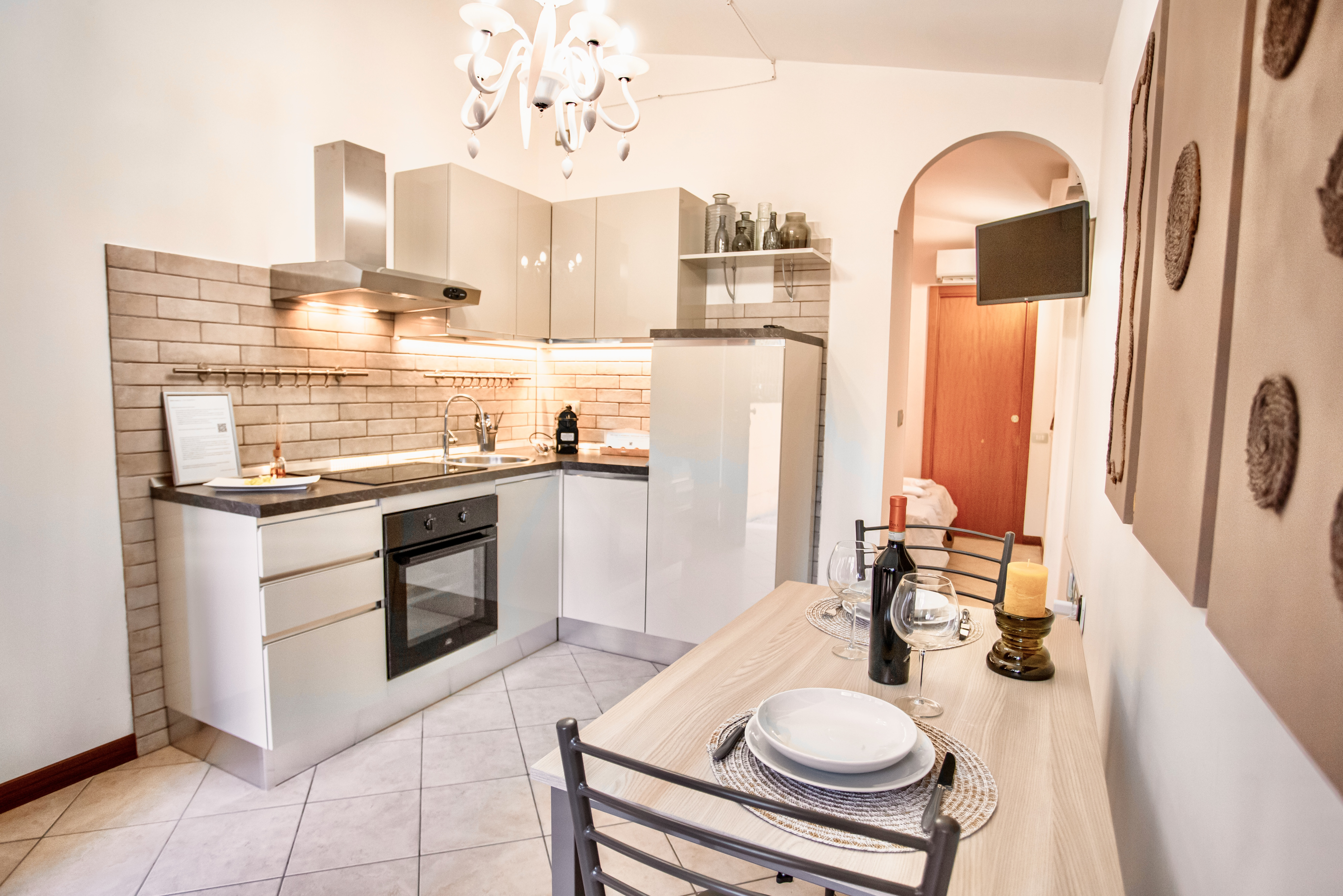 System.Collections.Generic.List`1[BluePillow.Application.SearchEngine.Dto.PhotoDto]?.ElementAt(3)?.Caption