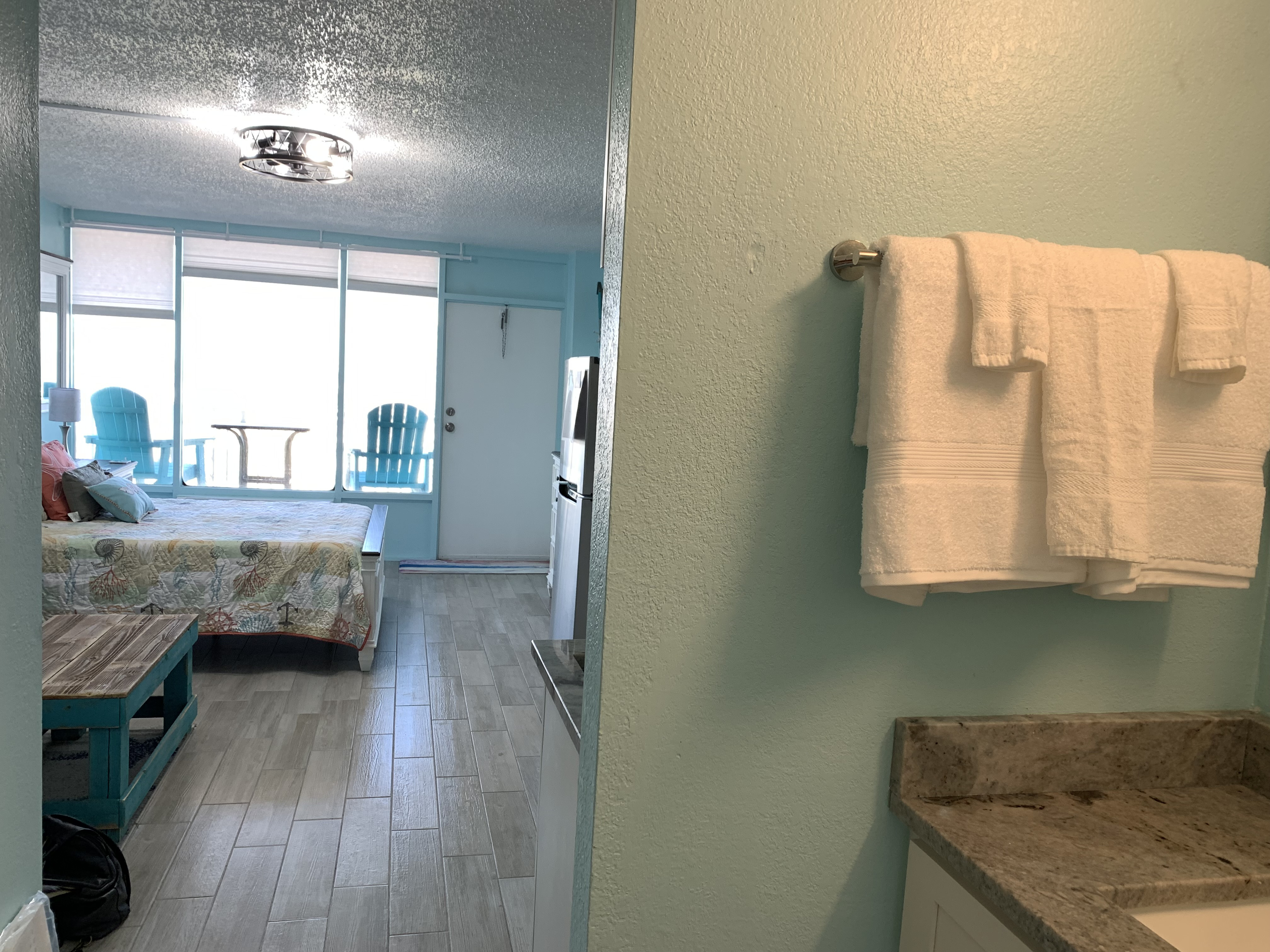 System.Collections.Generic.List`1[BluePillow.Application.SearchEngine.Dto.PhotoDto]?.ElementAt(0)?.Caption