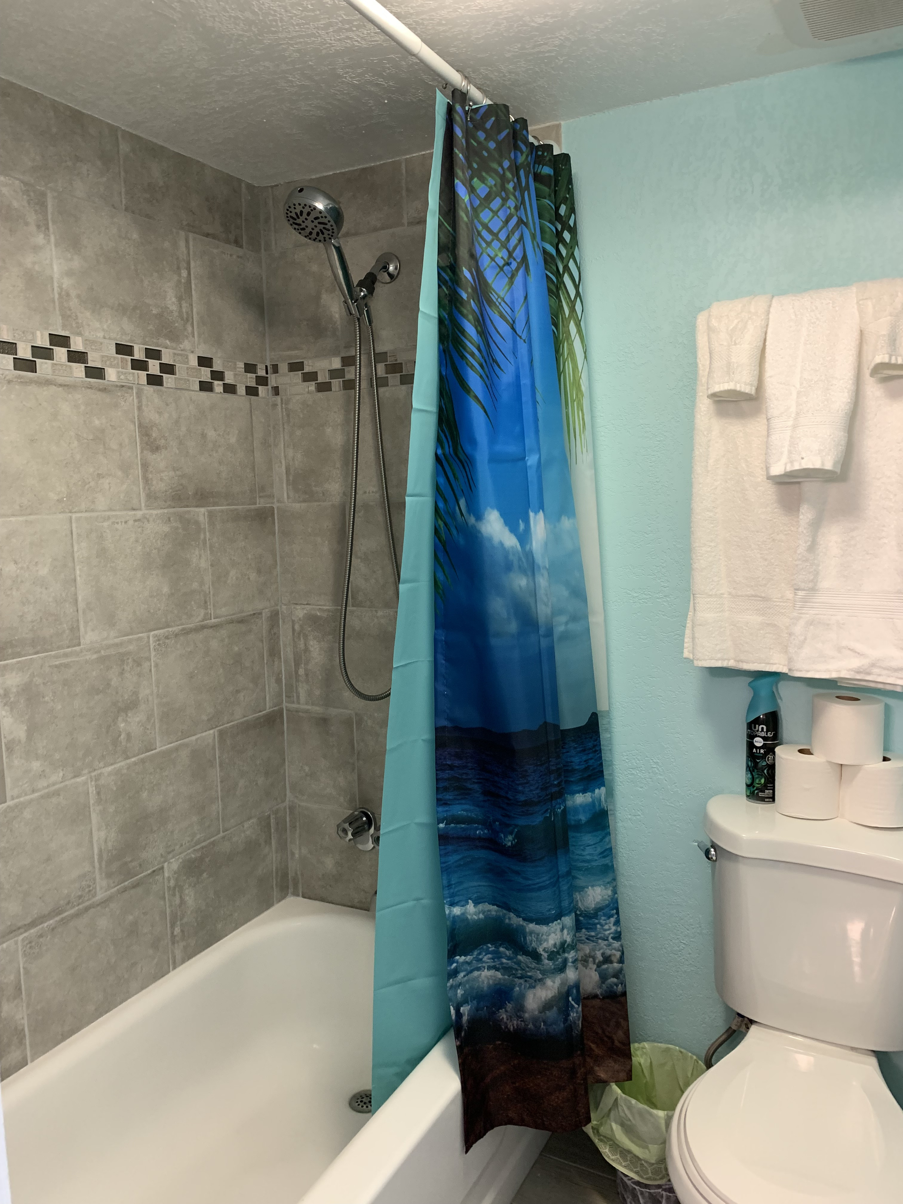 System.Collections.Generic.List`1[BluePillow.Application.SearchEngine.Dto.PhotoDto]?.ElementAt(3)?.Caption