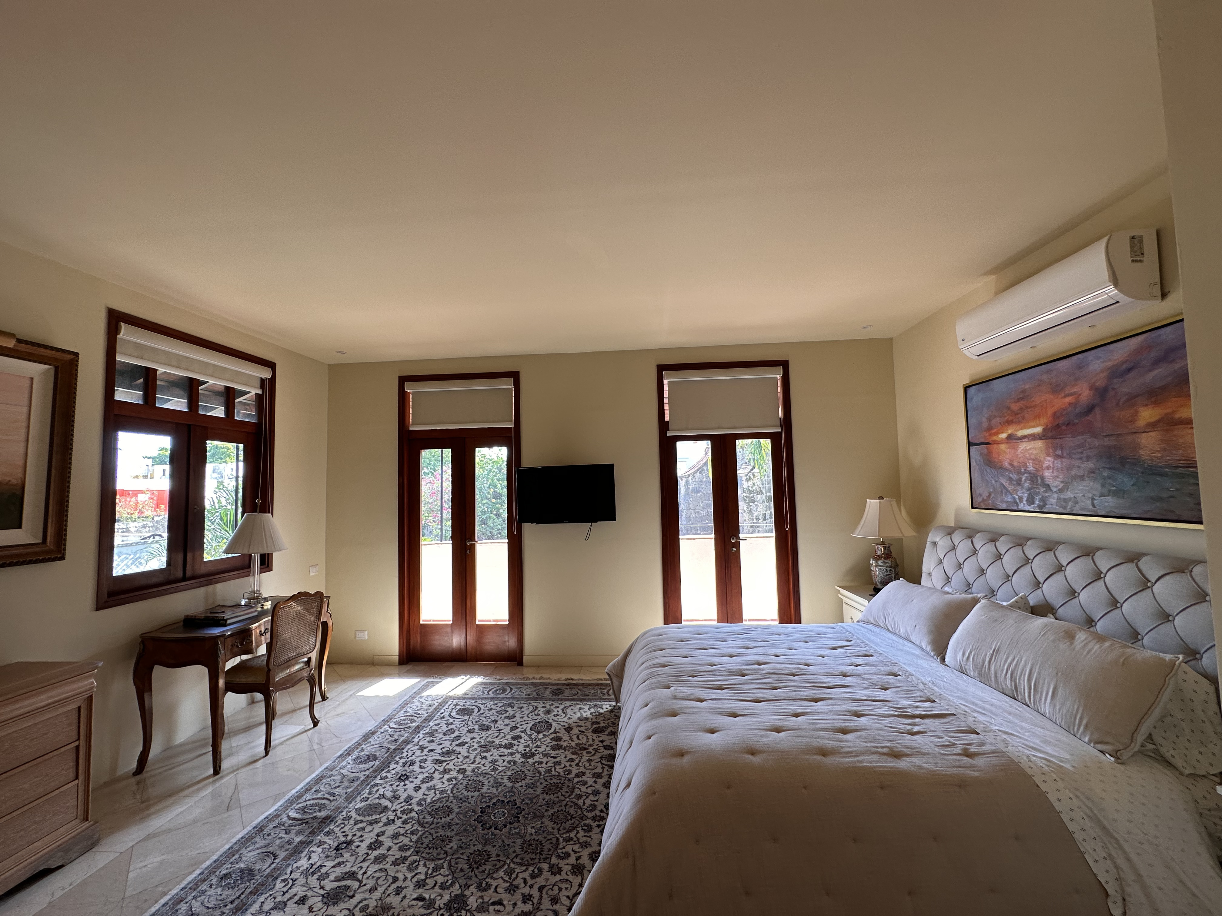 System.Collections.Generic.List`1[BluePillow.Application.SearchEngine.Dto.PhotoDto]?.ElementAt(1)?.Caption