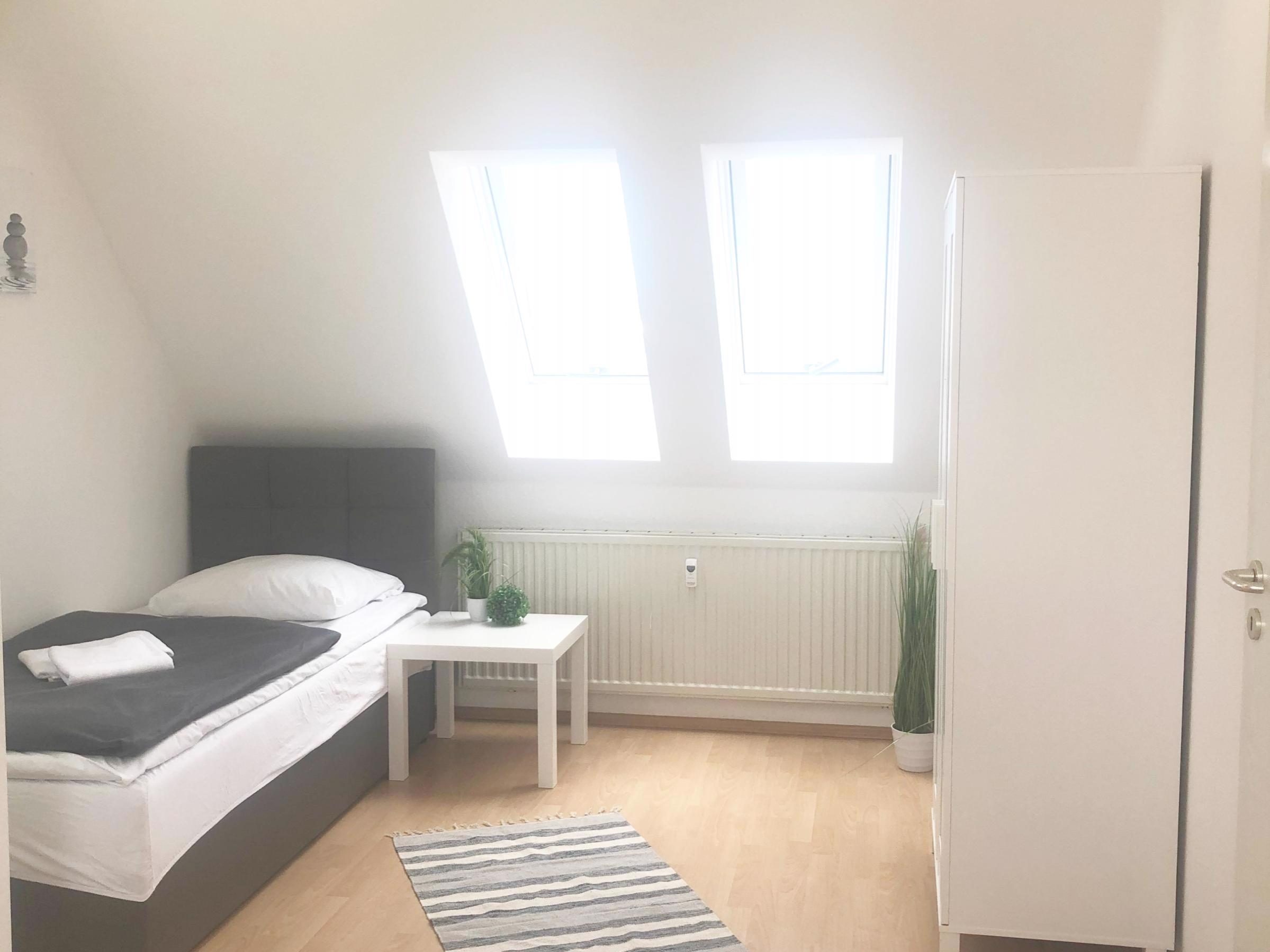 System.Collections.Generic.List`1[BluePillow.Application.SearchEngine.Dto.PhotoDto]?.ElementAt(1)?.Caption