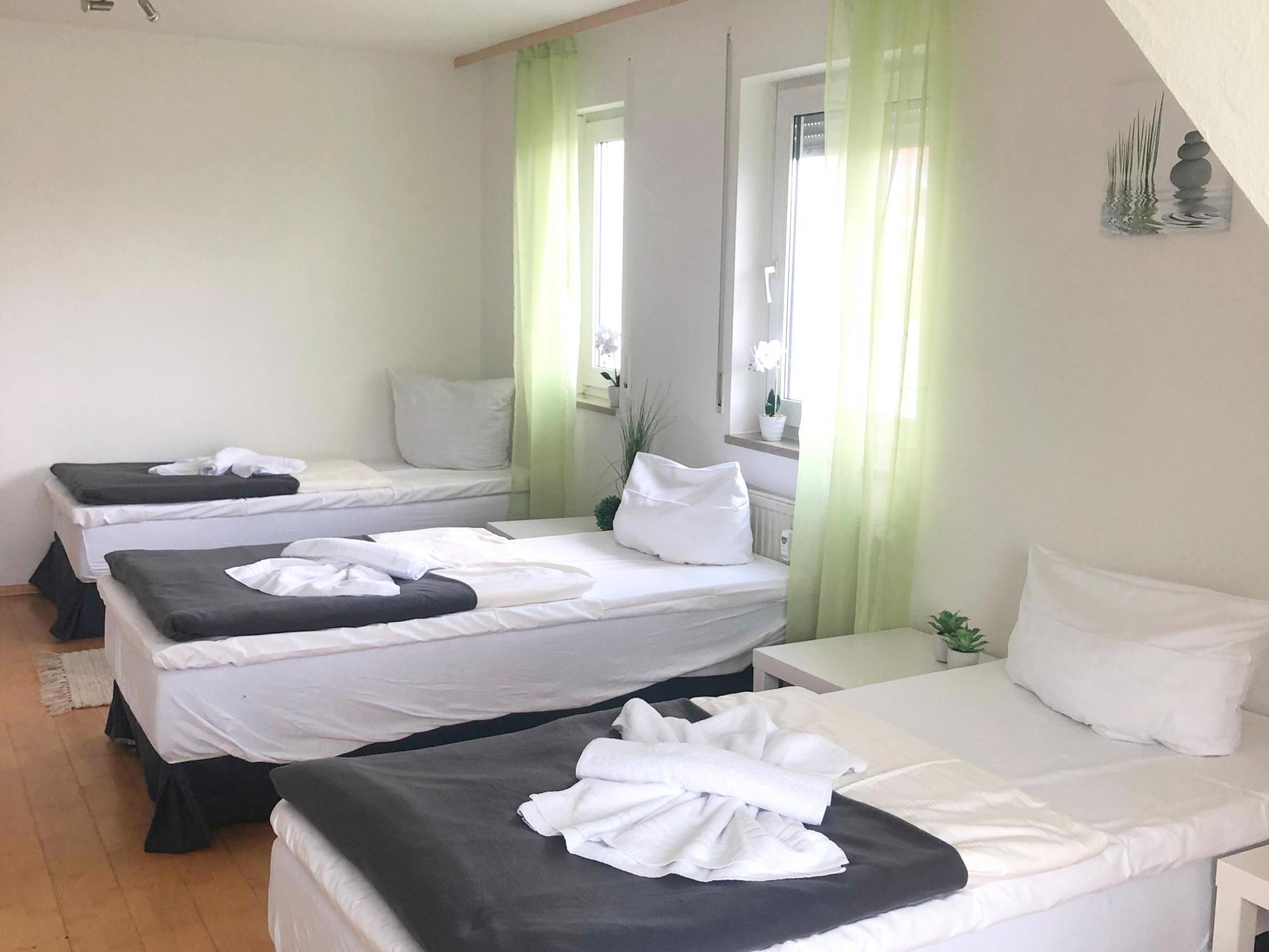 System.Collections.Generic.List`1[BluePillow.Application.SearchEngine.Dto.PhotoDto]?.ElementAt(0)?.Caption