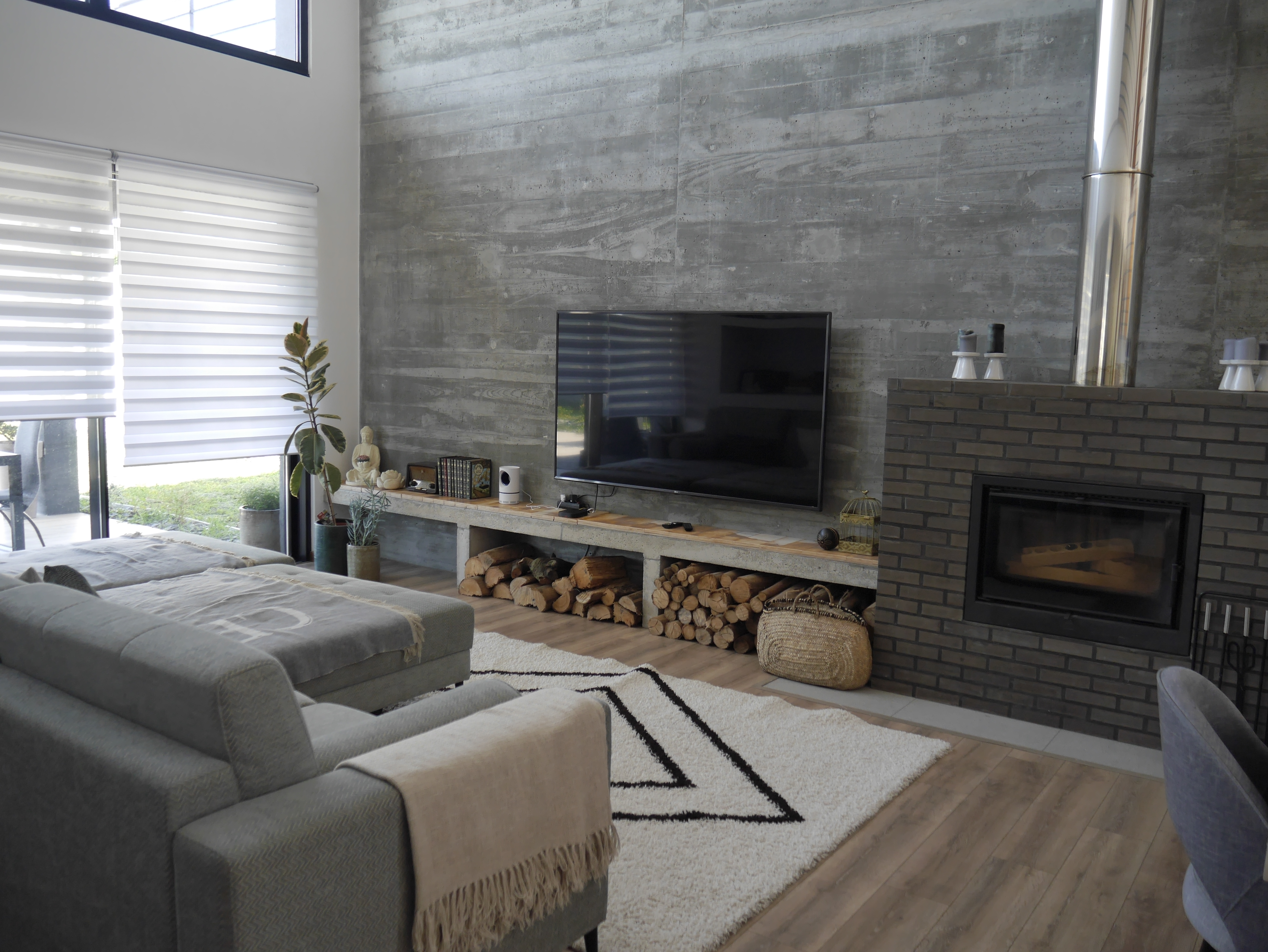 System.Collections.Generic.List`1[BluePillow.Application.SearchEngine.Dto.PhotoDto]?.ElementAt(1)?.Caption