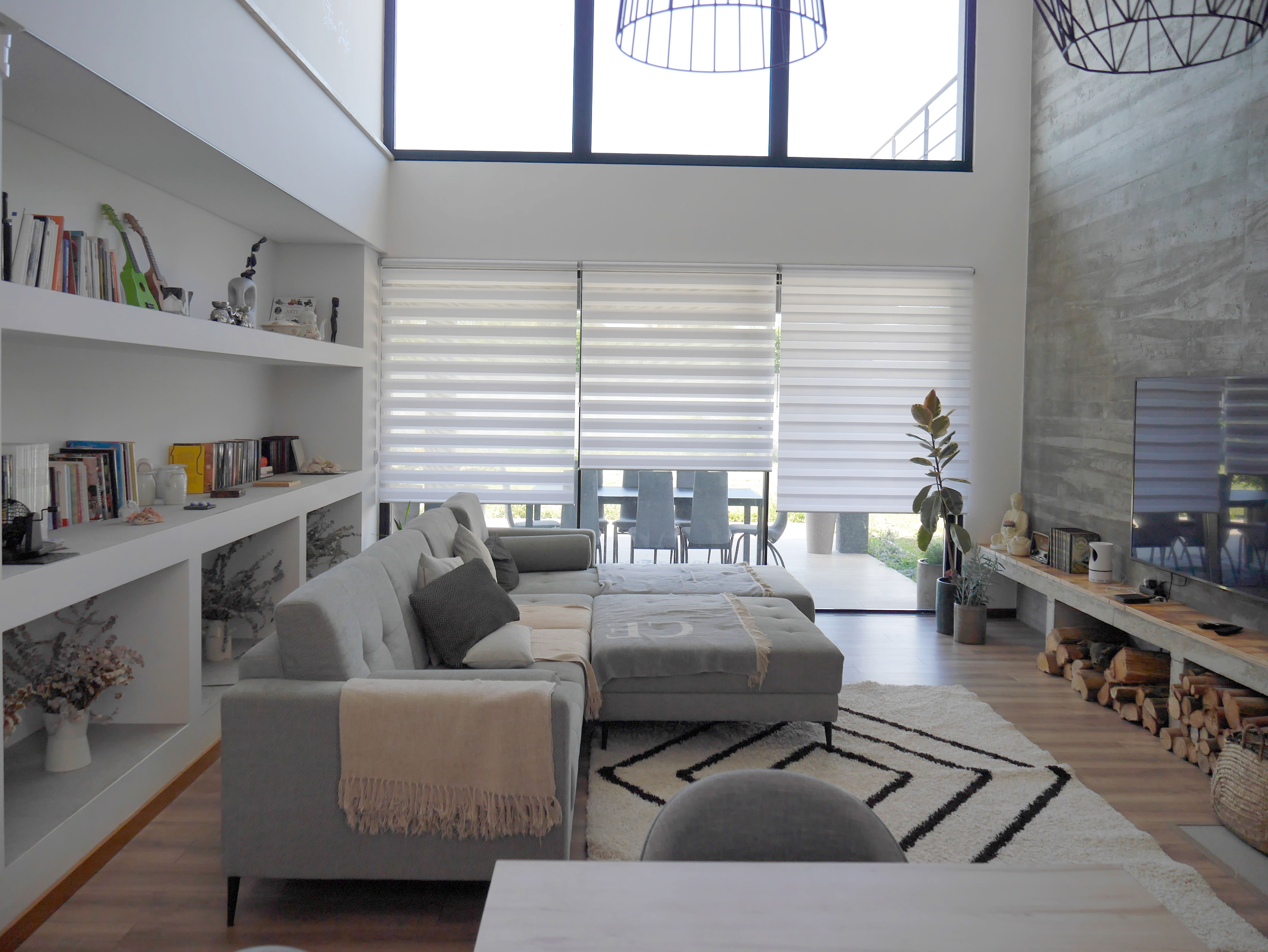 System.Collections.Generic.List`1[BluePillow.Application.SearchEngine.Dto.PhotoDto]?.ElementAt(0)?.Caption