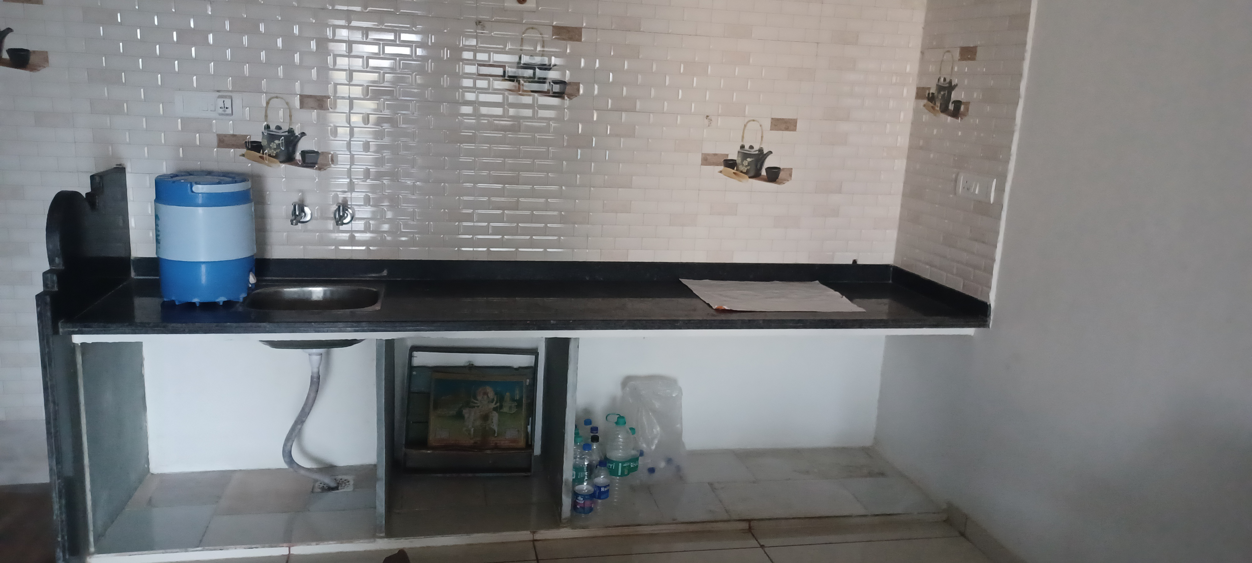 System.Collections.Generic.List`1[BluePillow.Application.SearchEngine.Dto.PhotoDto]?.ElementAt(1)?.Caption