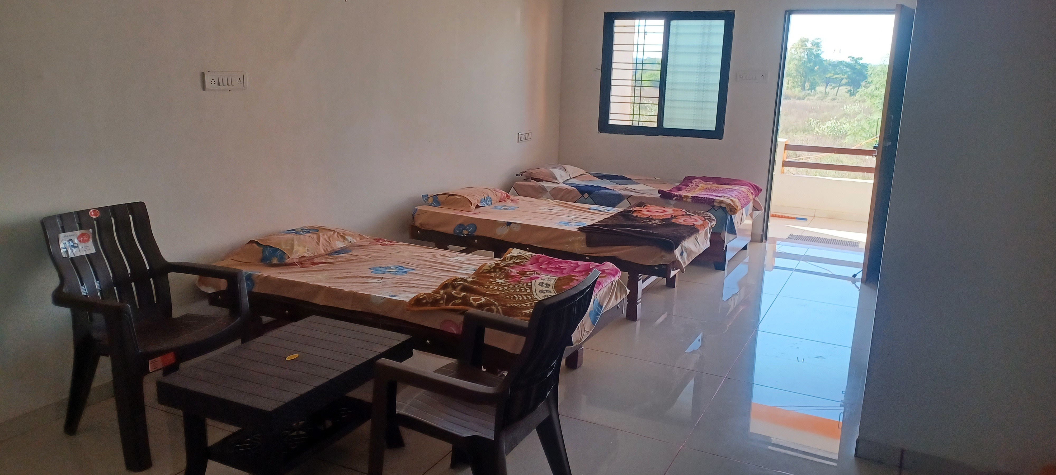 System.Collections.Generic.List`1[BluePillow.Application.SearchEngine.Dto.PhotoDto]?.ElementAt(3)?.Caption