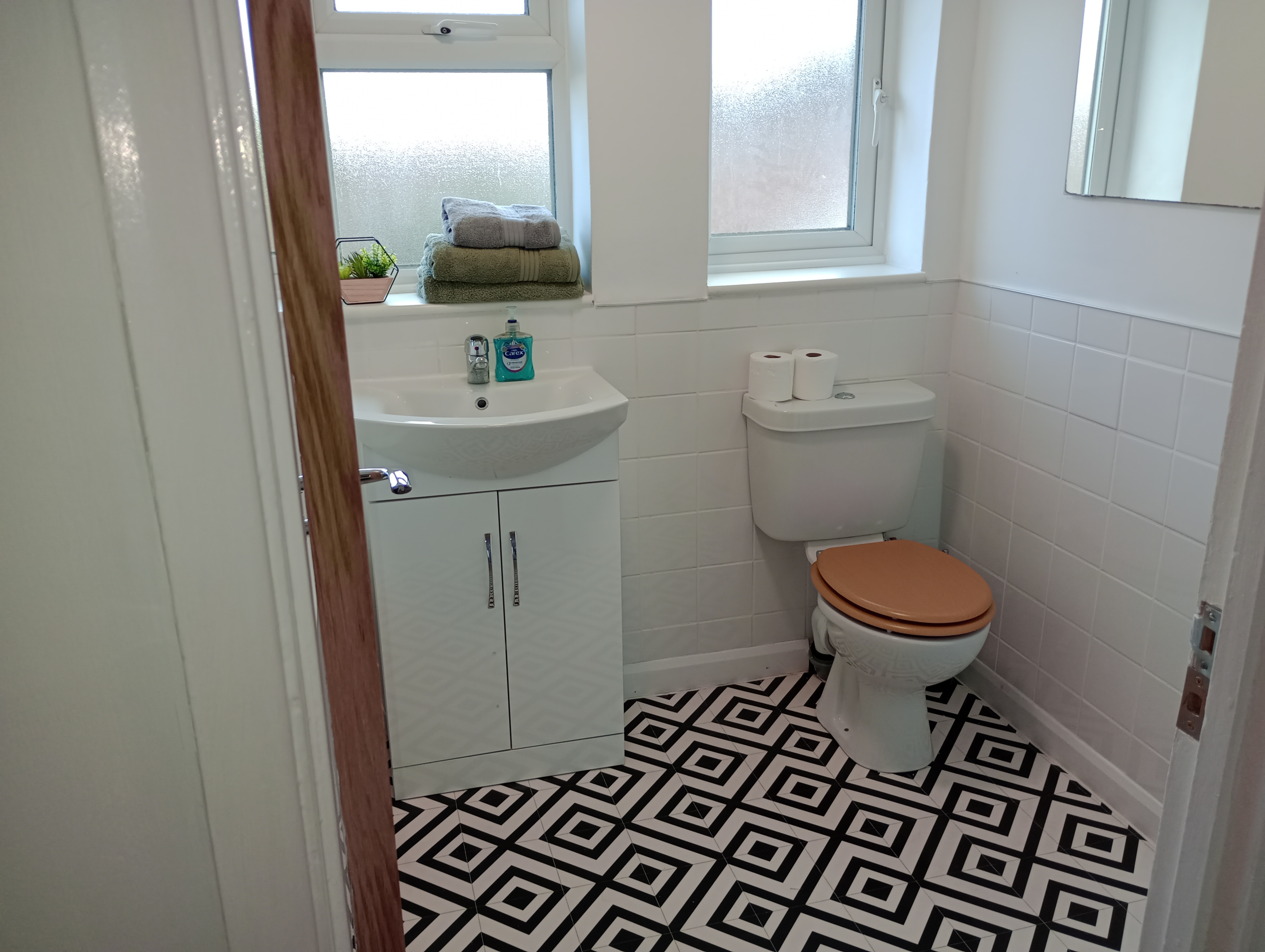 System.Collections.Generic.List`1[BluePillow.Application.SearchEngine.Dto.PhotoDto]?.ElementAt(3)?.Caption