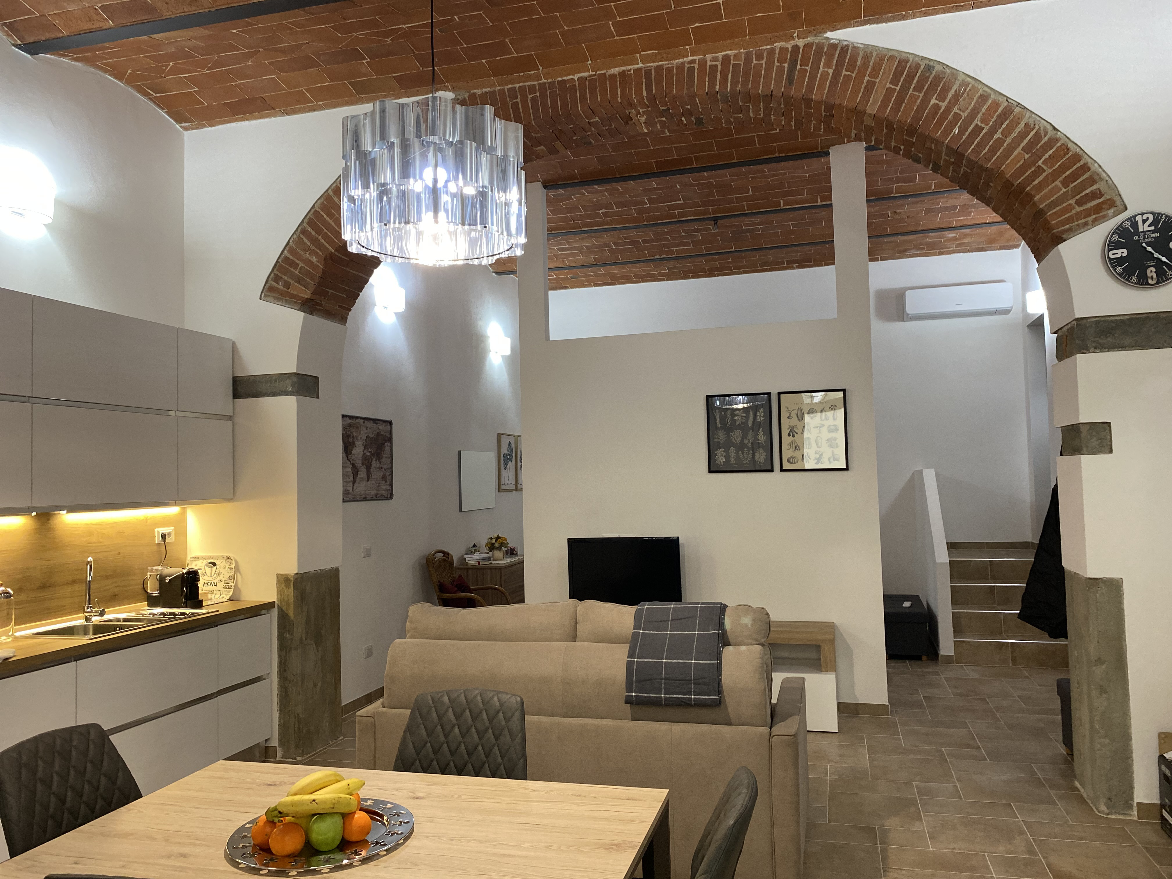 System.Collections.Generic.List`1[BluePillow.Application.SearchEngine.Dto.PhotoDto]?.ElementAt(1)?.Caption