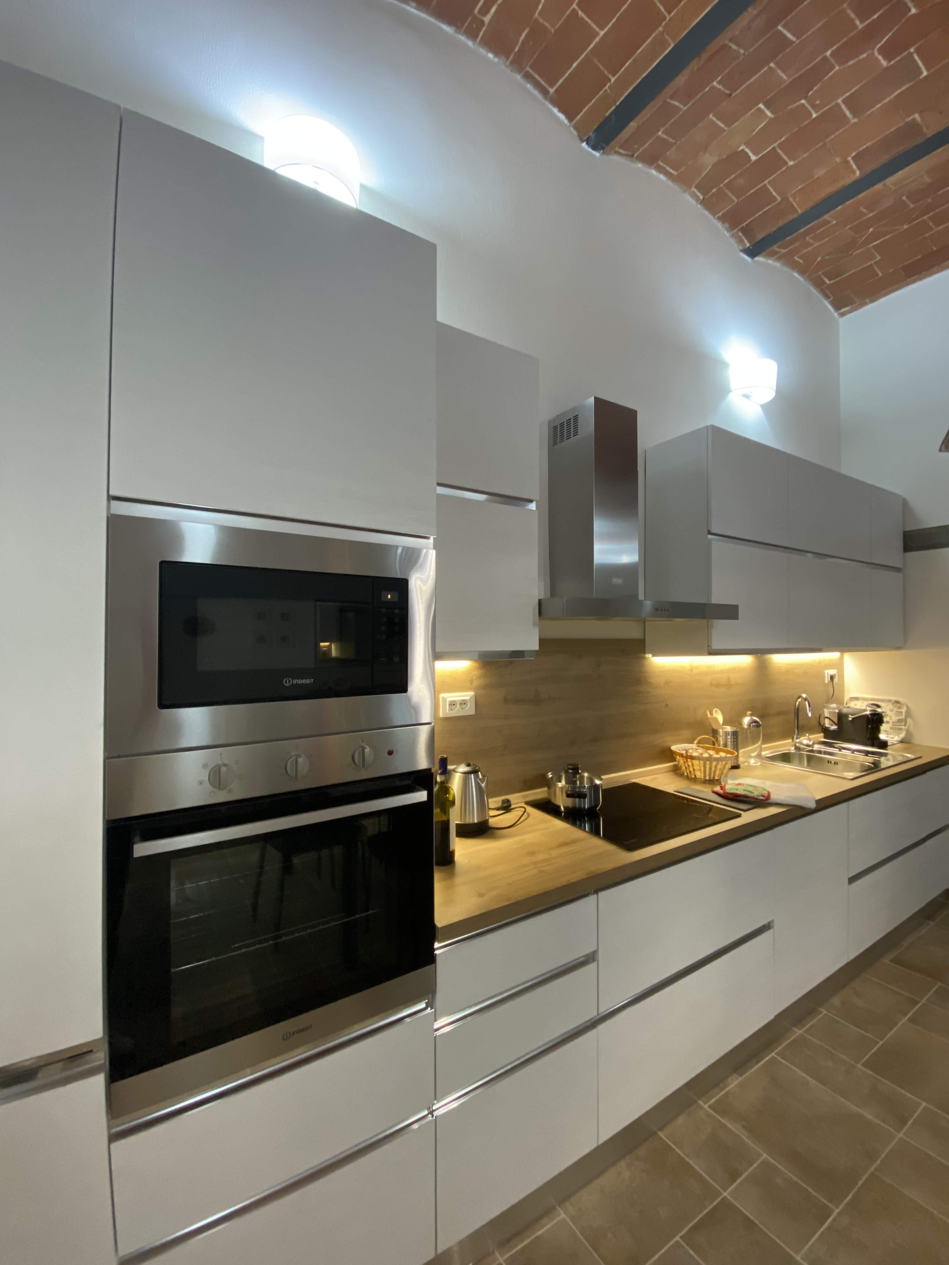 System.Collections.Generic.List`1[BluePillow.Application.SearchEngine.Dto.PhotoDto]?.ElementAt(3)?.Caption