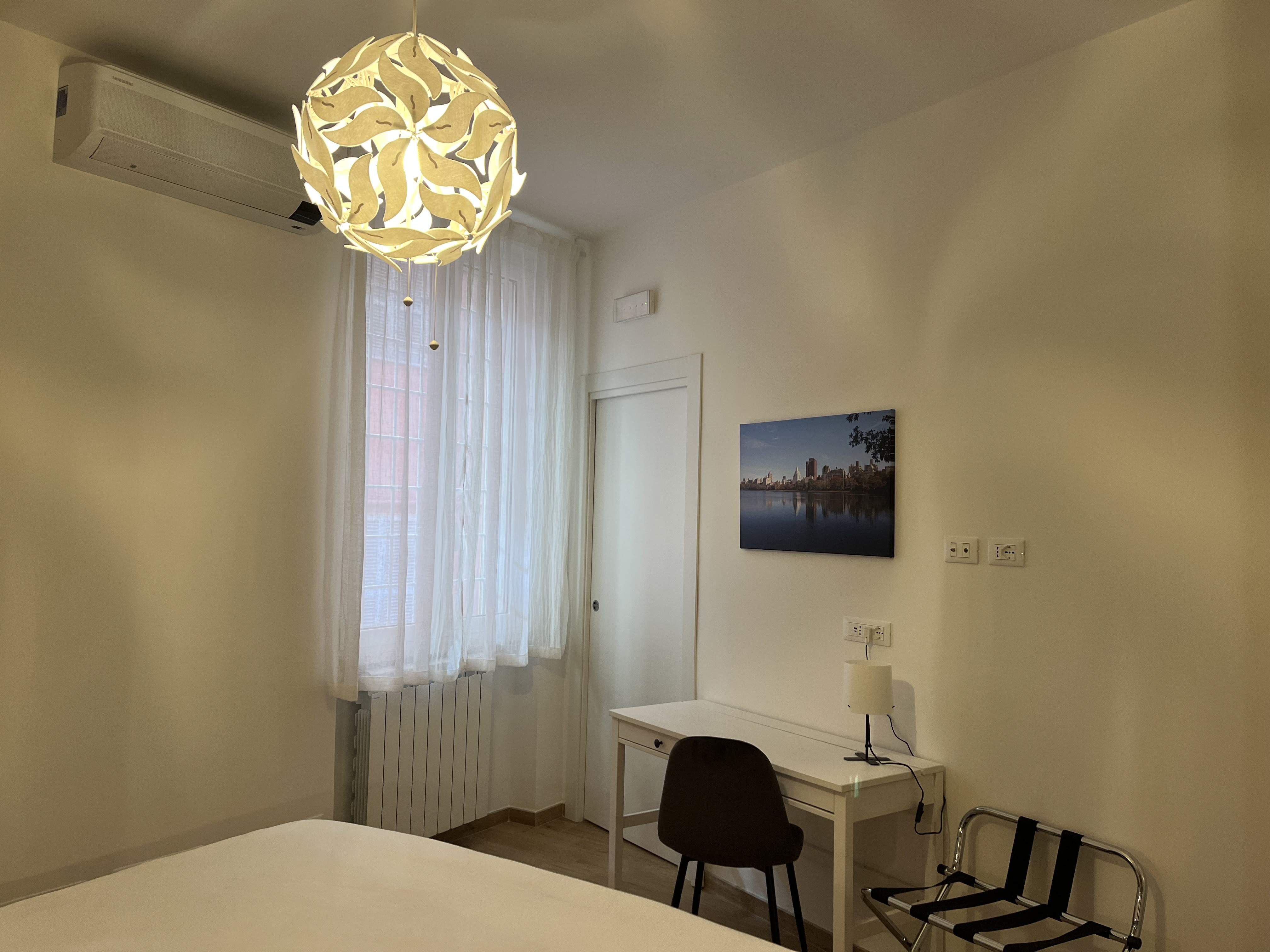 System.Collections.Generic.List`1[BluePillow.Application.SearchEngine.Dto.PhotoDto]?.ElementAt(1)?.Caption