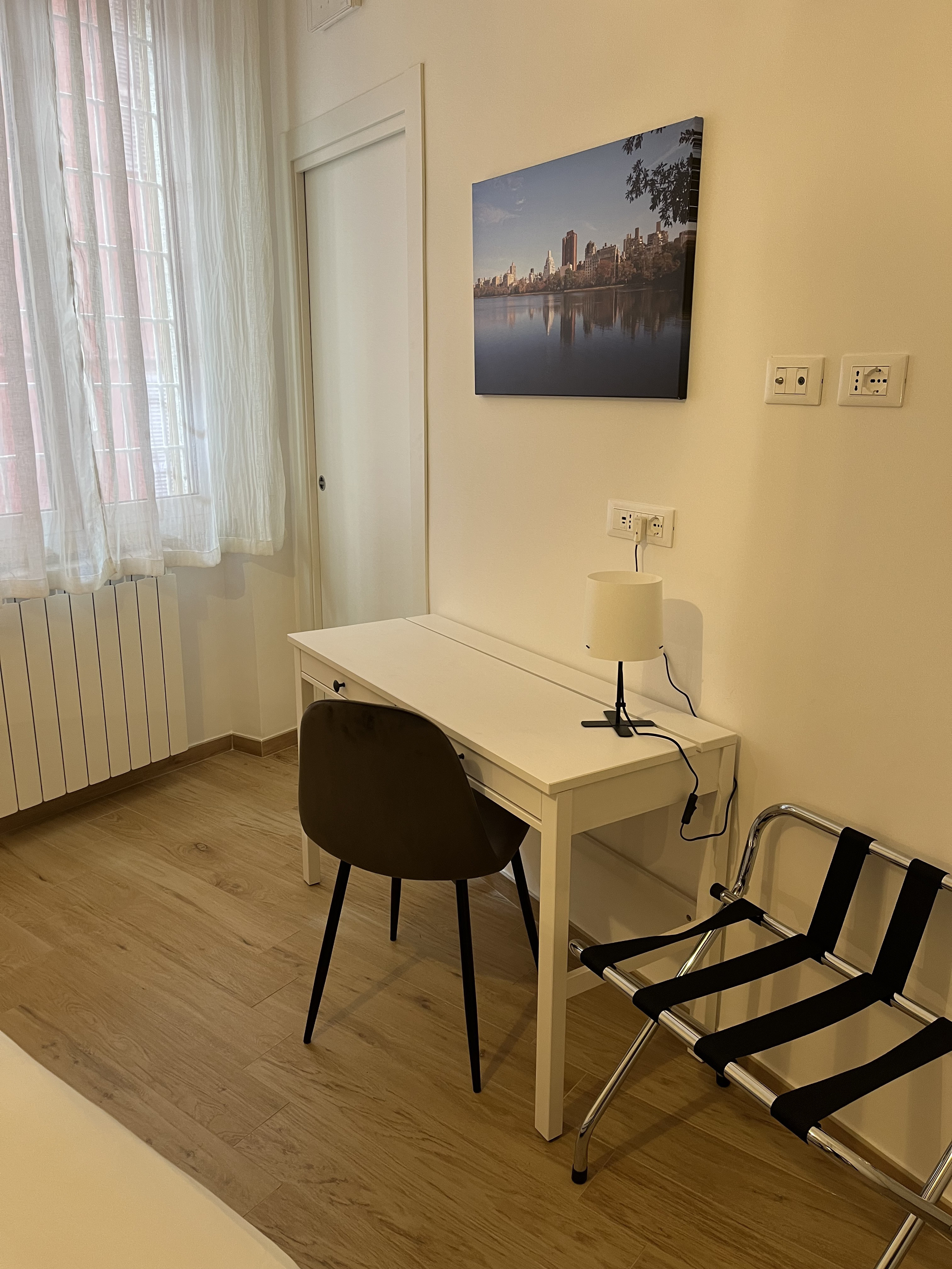 System.Collections.Generic.List`1[BluePillow.Application.SearchEngine.Dto.PhotoDto]?.ElementAt(3)?.Caption