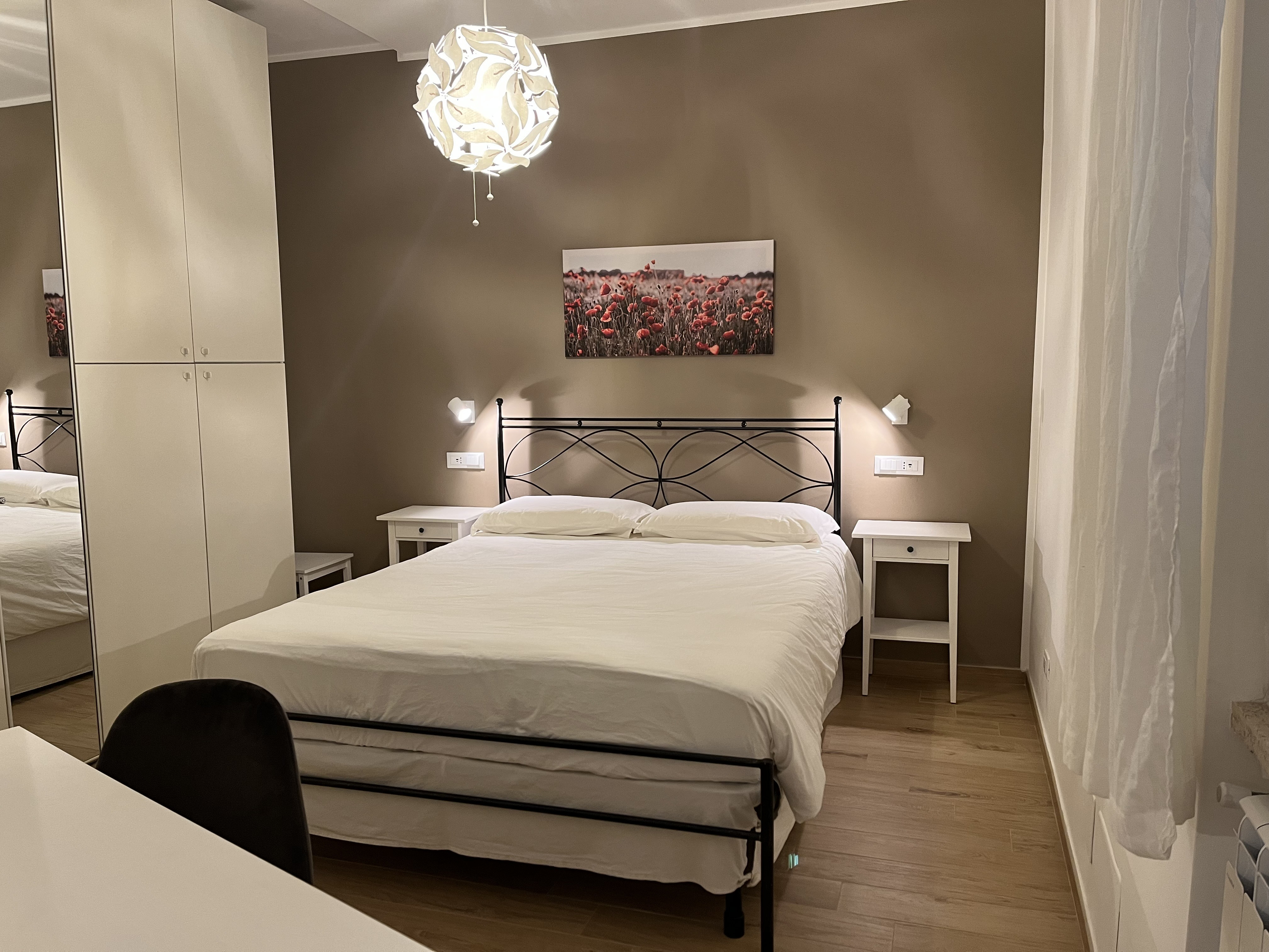 System.Collections.Generic.List`1[BluePillow.Application.SearchEngine.Dto.PhotoDto]?.ElementAt(0)?.Caption