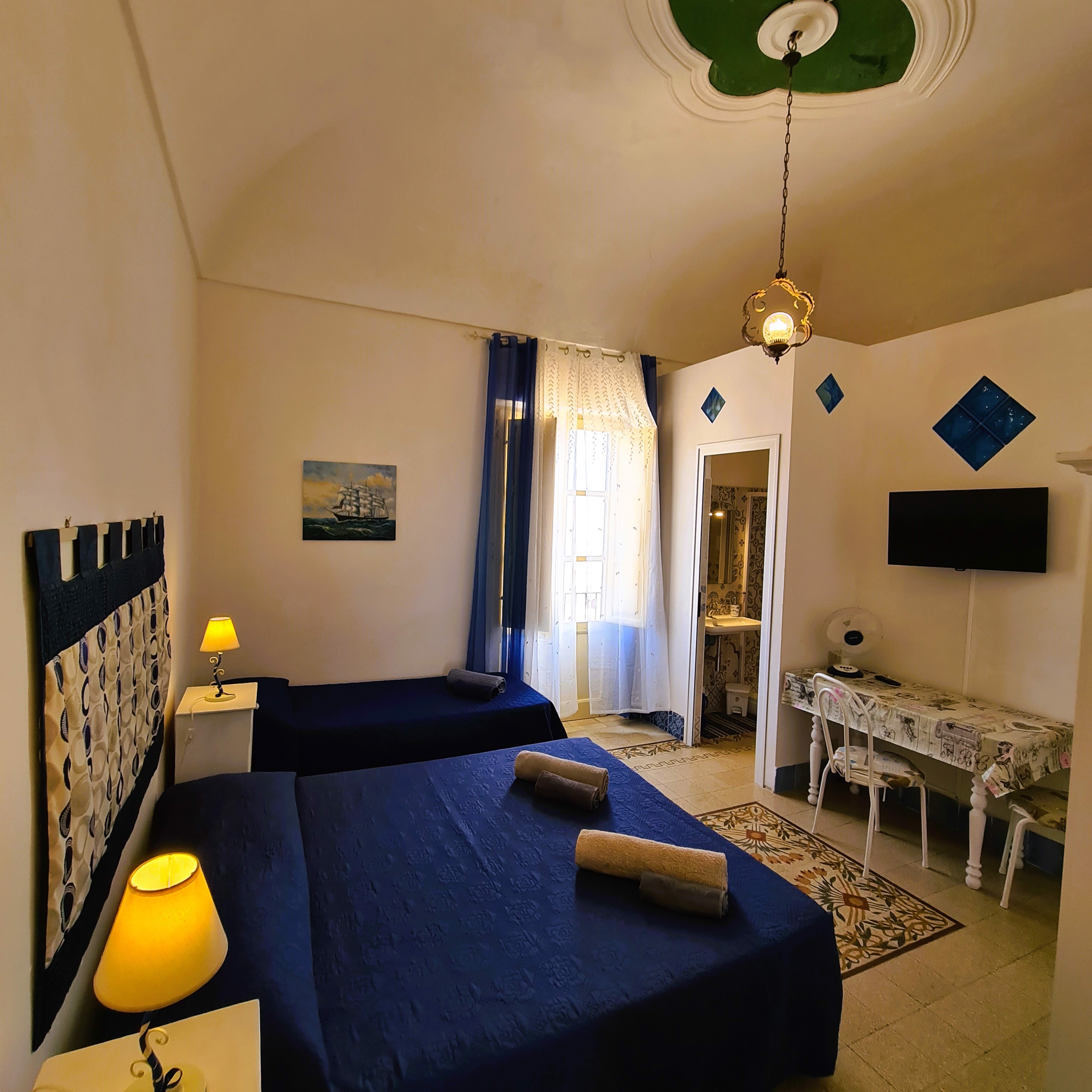 System.Collections.Generic.List`1[BluePillow.Application.SearchEngine.Dto.PhotoDto]?.ElementAt(1)?.Caption