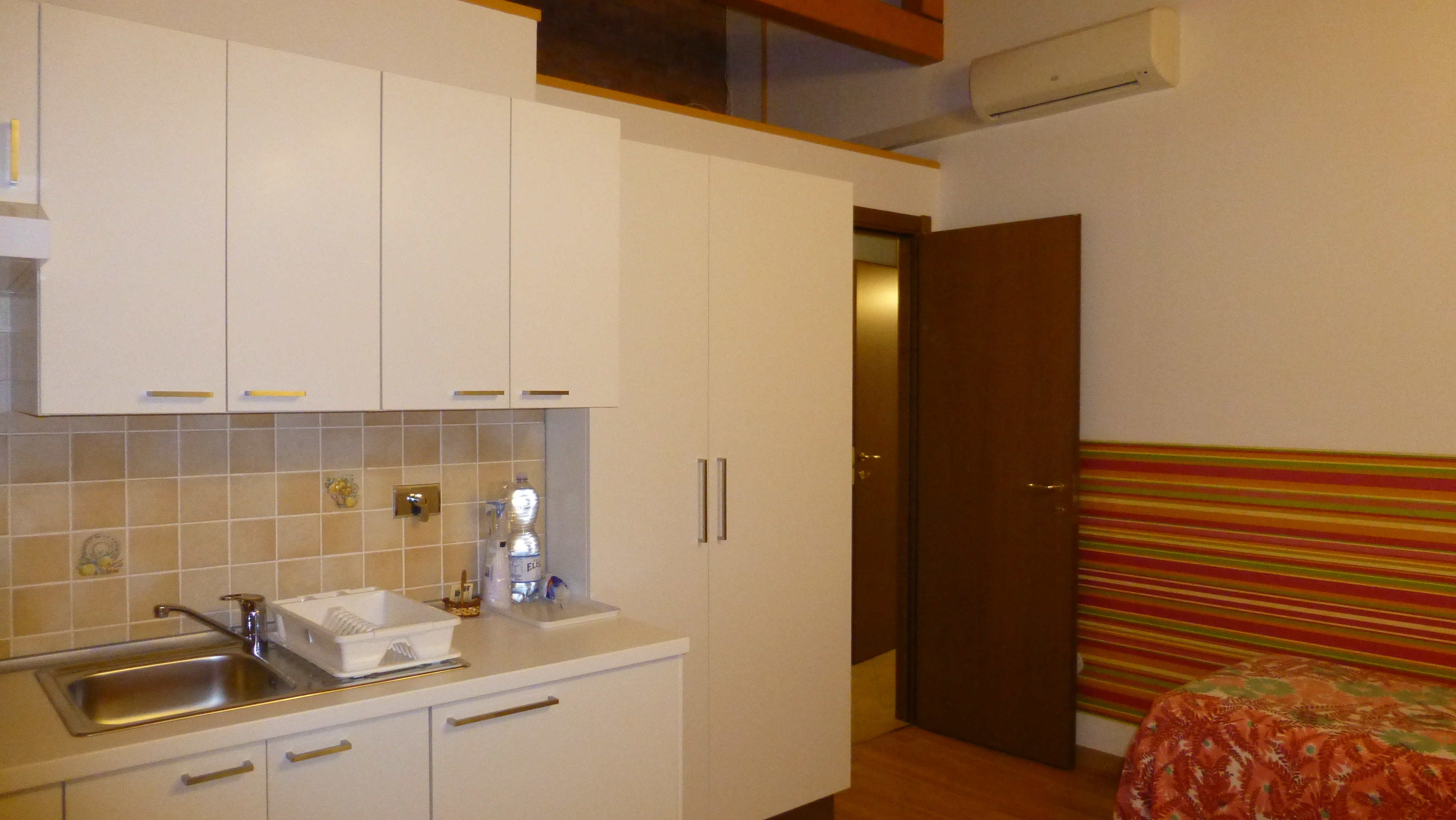 System.Collections.Generic.List`1[BluePillow.Application.SearchEngine.Dto.PhotoDto]?.ElementAt(2)?.Caption