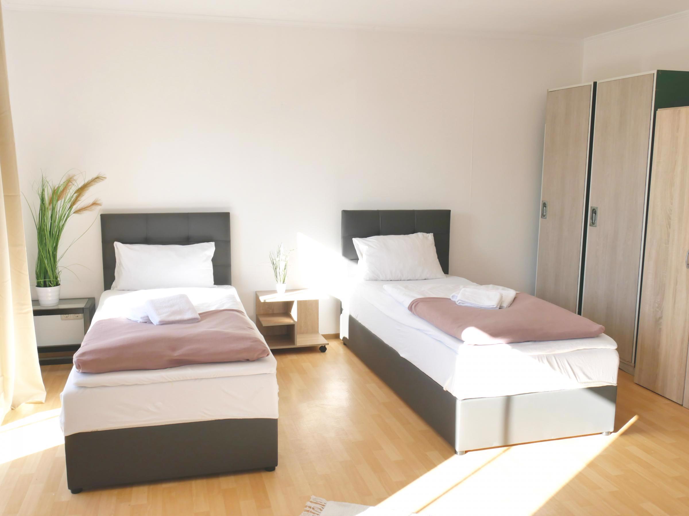 System.Collections.Generic.List`1[BluePillow.Application.SearchEngine.Dto.PhotoDto]?.ElementAt(0)?.Caption