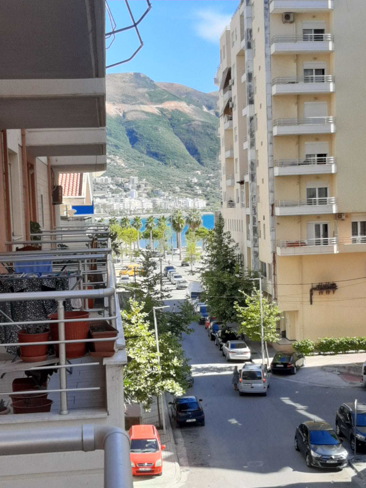 System.Collections.Generic.List`1[BluePillow.Application.SearchEngine.Dto.PhotoDto]?.ElementAt(0)?.Caption