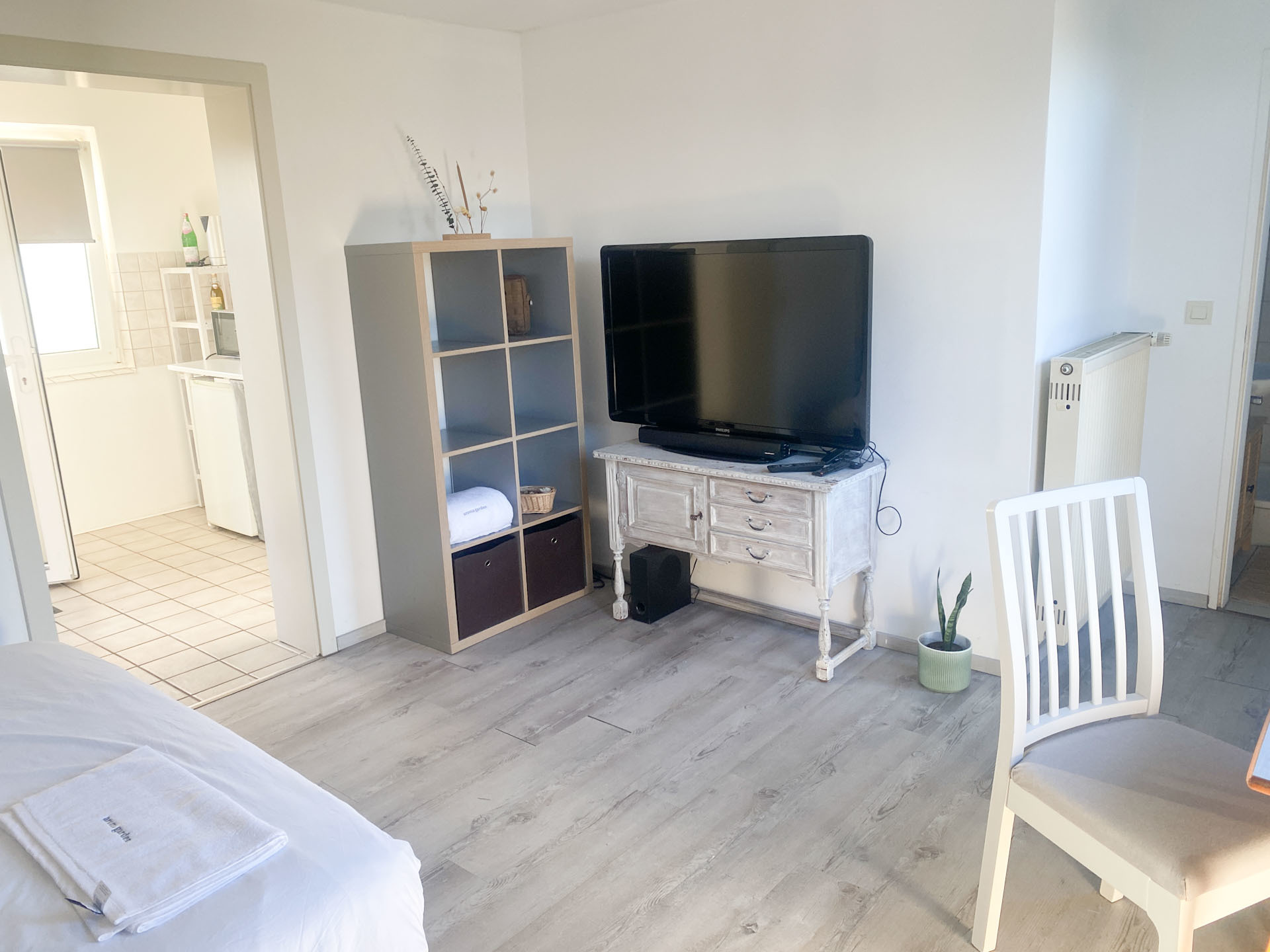 System.Collections.Generic.List`1[BluePillow.Application.SearchEngine.Dto.PhotoDto]?.ElementAt(1)?.Caption