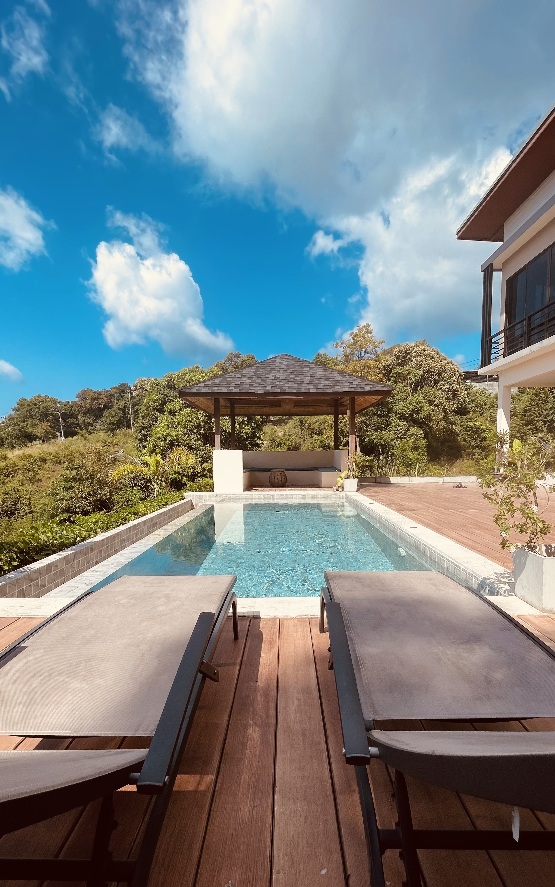 System.Collections.Generic.List`1[BluePillow.Application.SearchEngine.Dto.PhotoDto]?.ElementAt(2)?.Caption