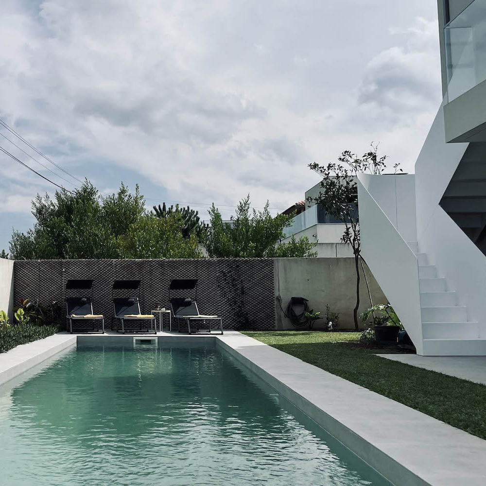 System.Collections.Generic.List`1[BluePillow.Application.SearchEngine.Dto.PhotoDto]?.ElementAt(1)?.Caption