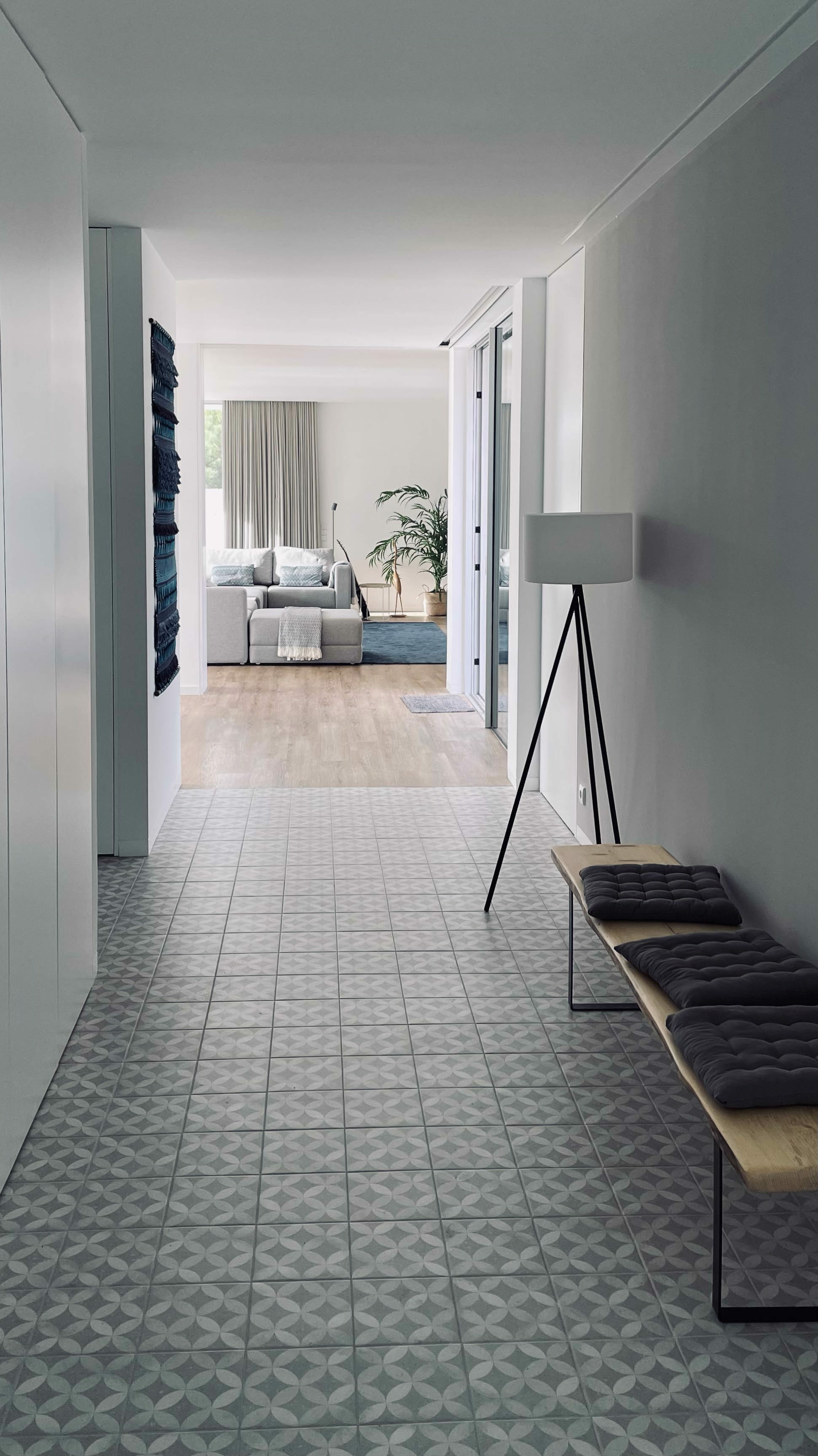 System.Collections.Generic.List`1[BluePillow.Application.SearchEngine.Dto.PhotoDto]?.ElementAt(3)?.Caption