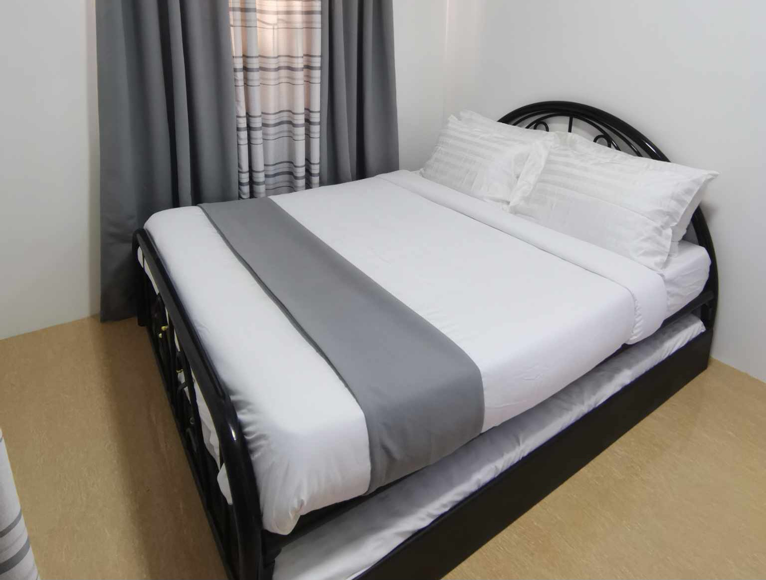 System.Collections.Generic.List`1[BluePillow.Application.SearchEngine.Dto.PhotoDto]?.ElementAt(2)?.Caption