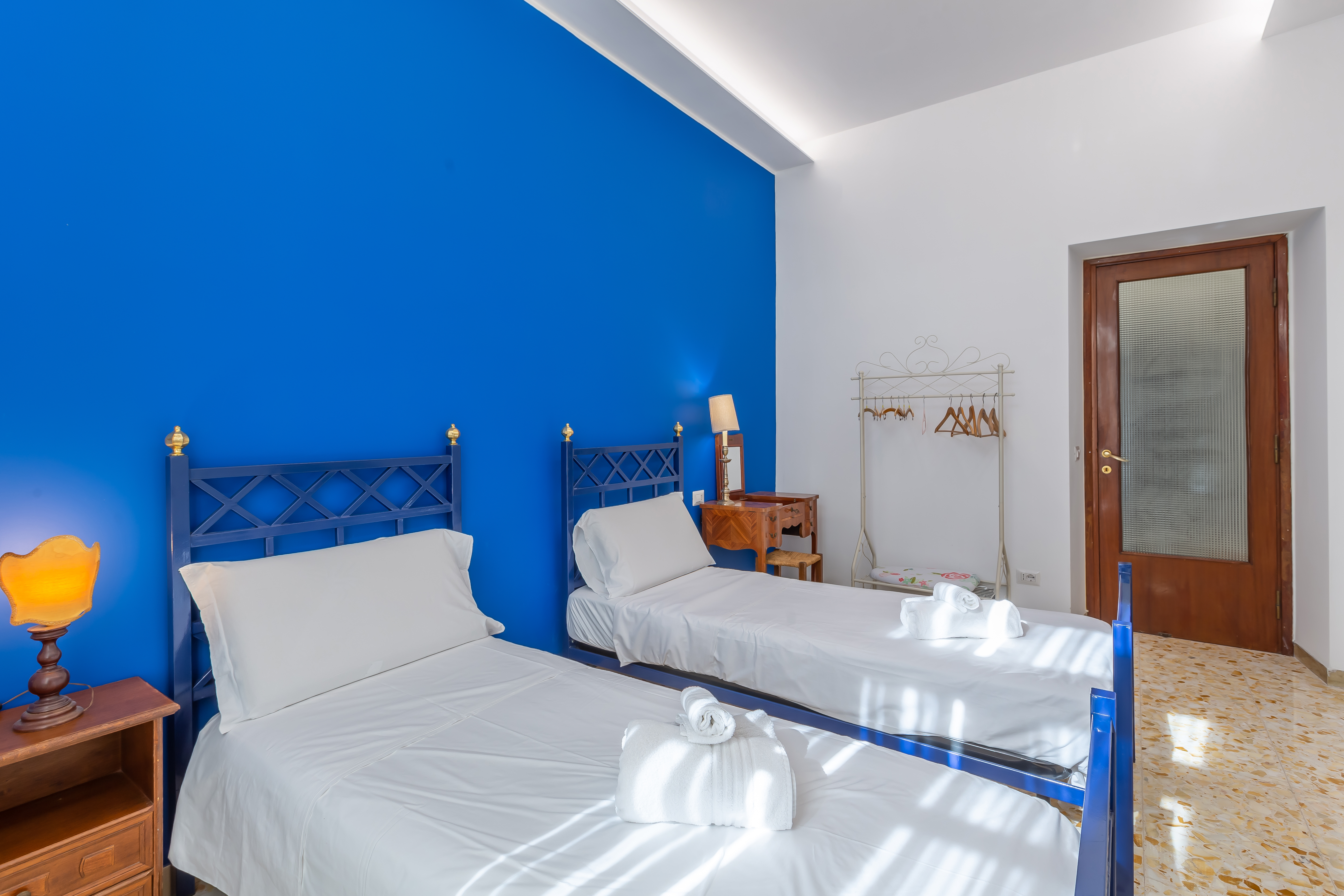 System.Collections.Generic.List`1[BluePillow.Application.SearchEngine.Dto.PhotoDto]?.ElementAt(3)?.Caption