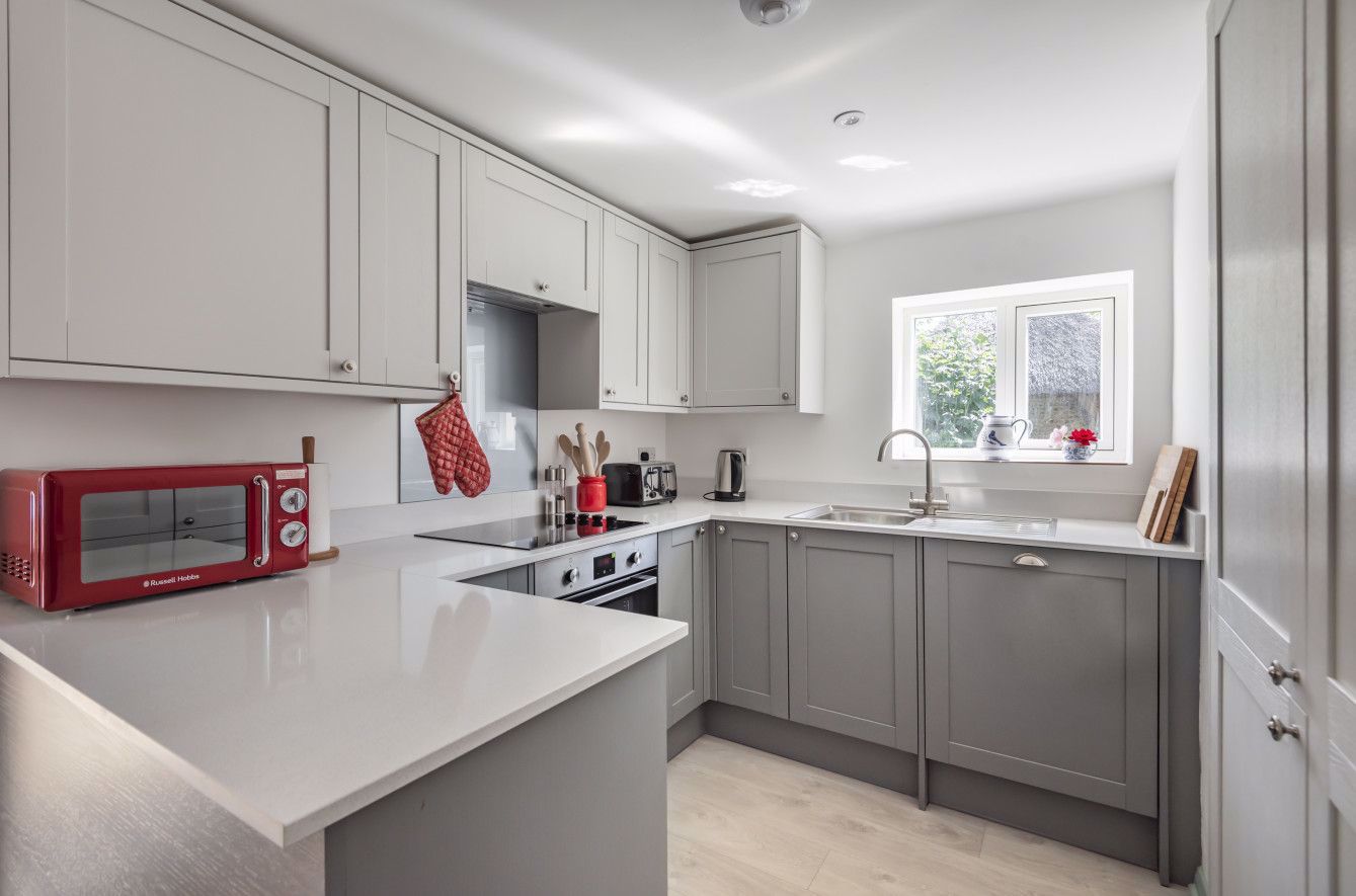 System.Collections.Generic.List`1[BluePillow.Application.SearchEngine.Dto.PhotoDto]?.ElementAt(3)?.Caption