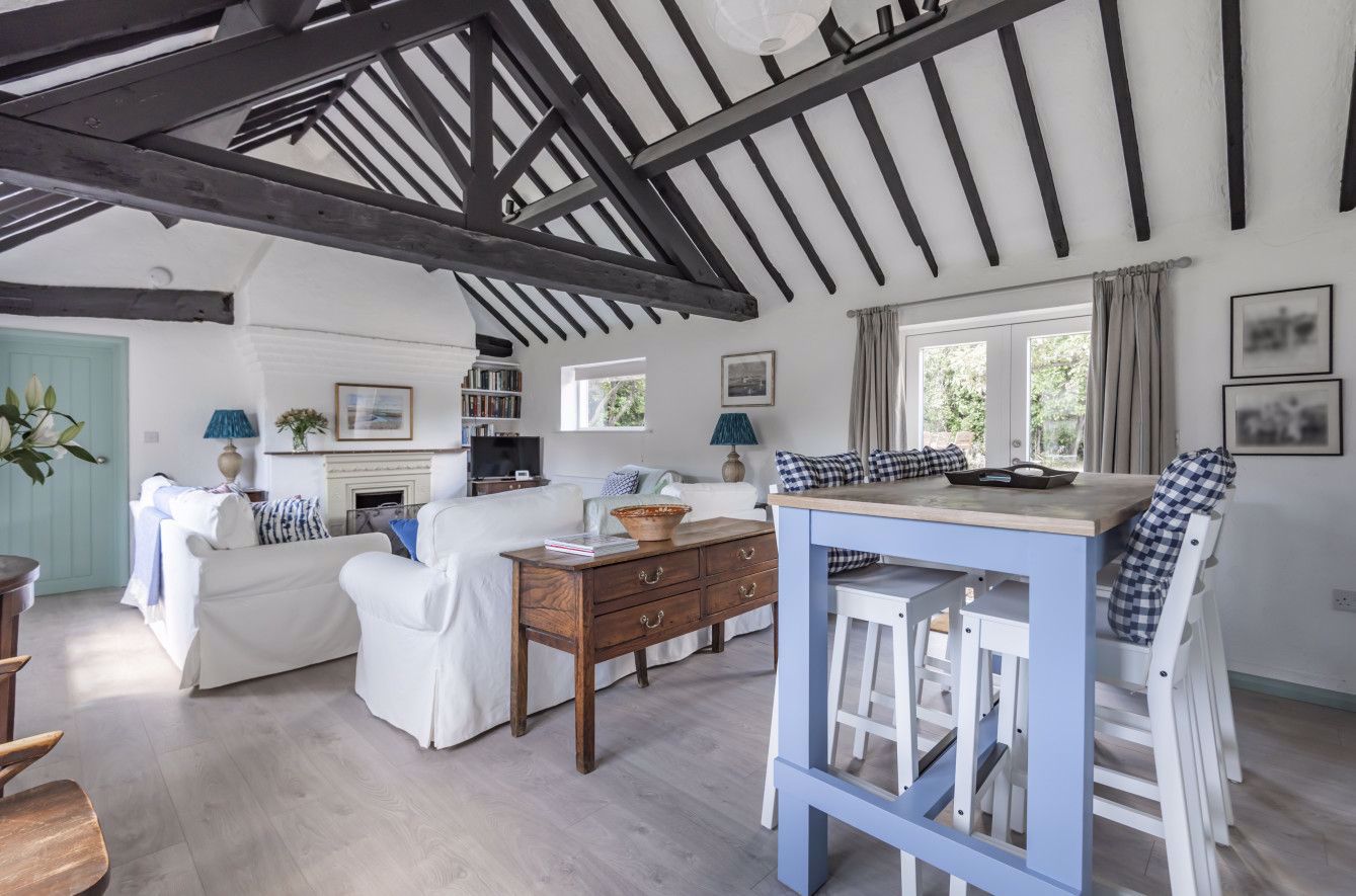 System.Collections.Generic.List`1[BluePillow.Application.SearchEngine.Dto.PhotoDto]?.ElementAt(1)?.Caption